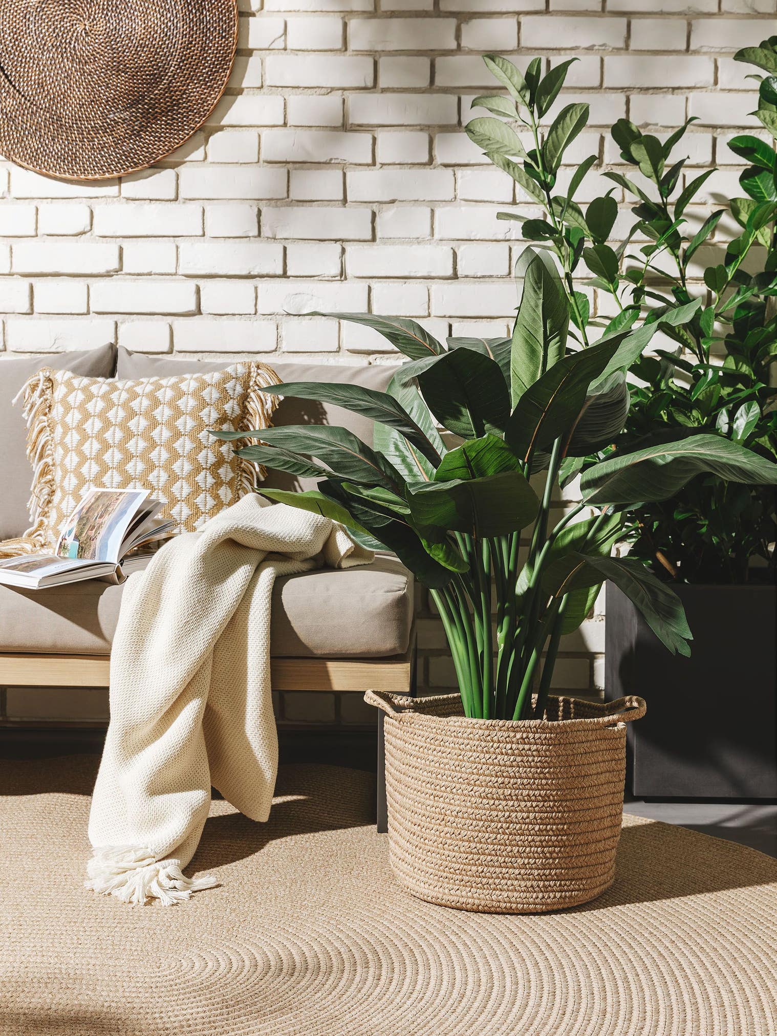 Korg Nandi Beige med -design i 80% Polypropylen, 20% Polyester från benuta Nest