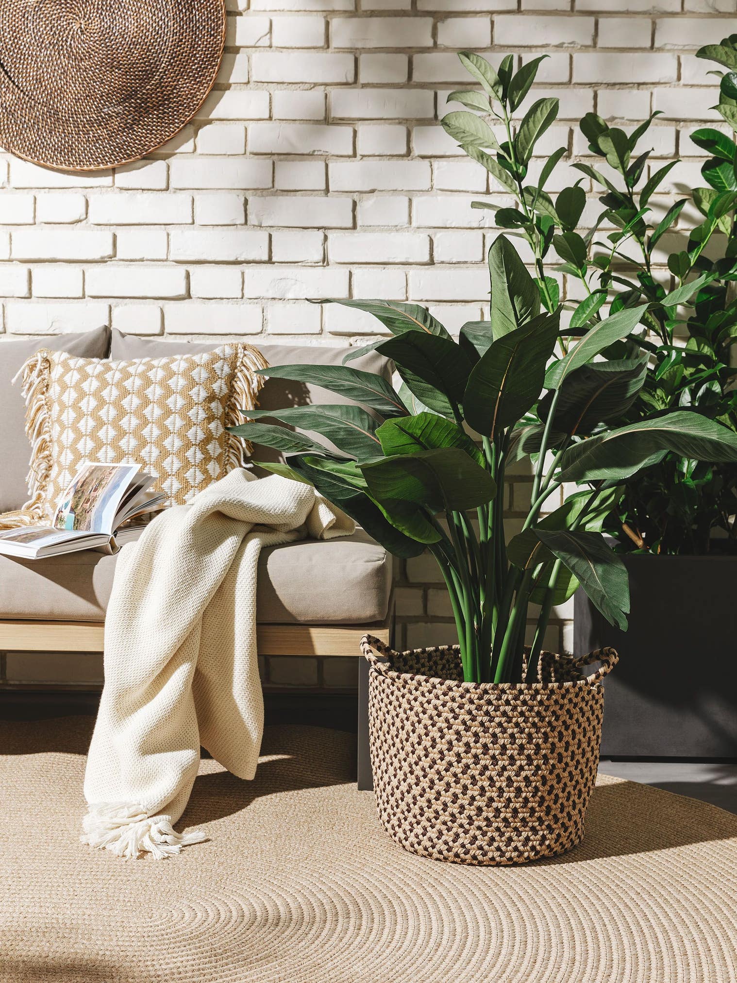 Korg Nandi Beige/brun med -design i 80% Polypropylen, 20% Polyester från benuta Nest