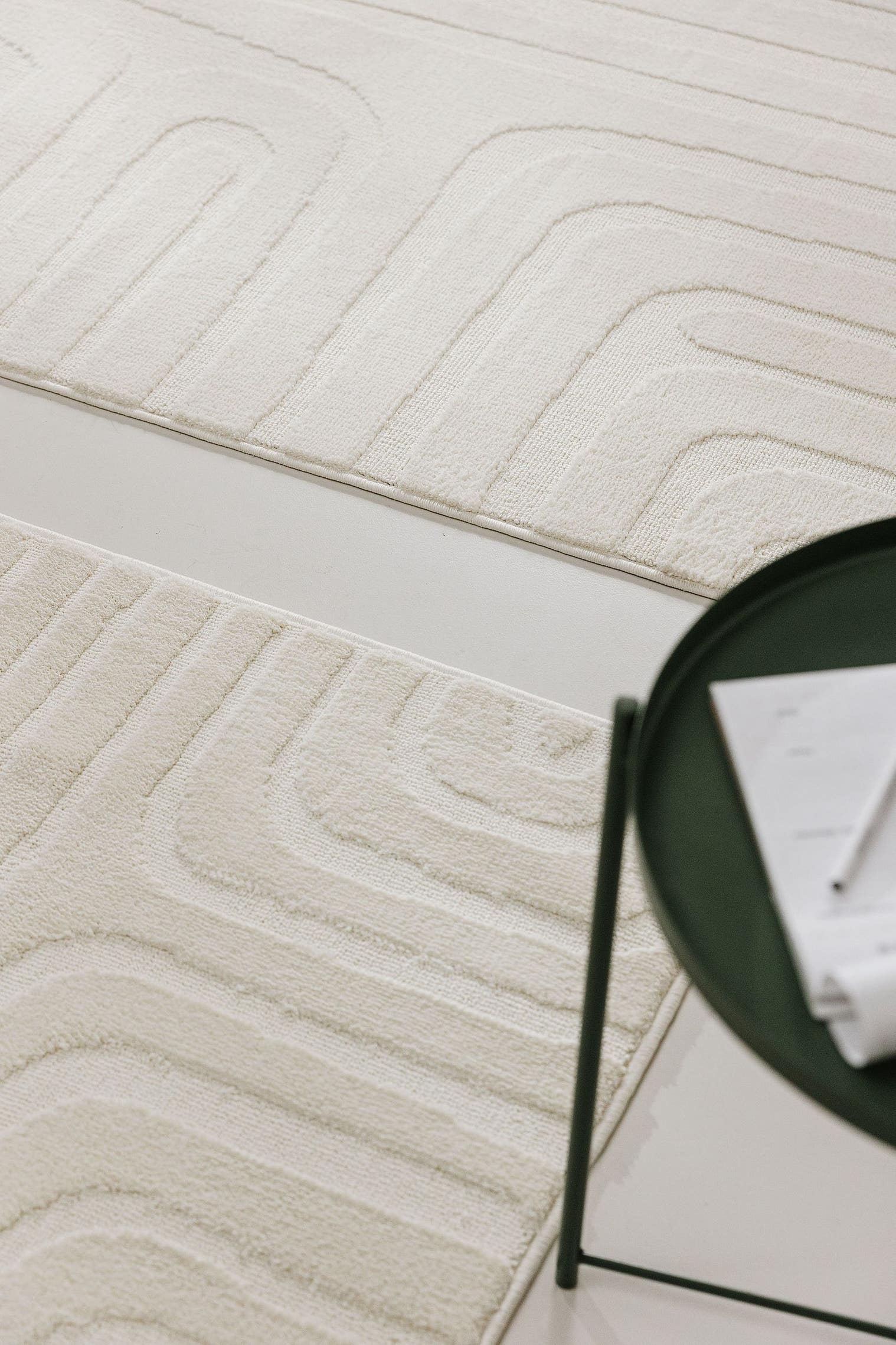 Tapijt van 100% Polyester in Wit met een 11 - 20 mm hoge pool van benuta Pop
