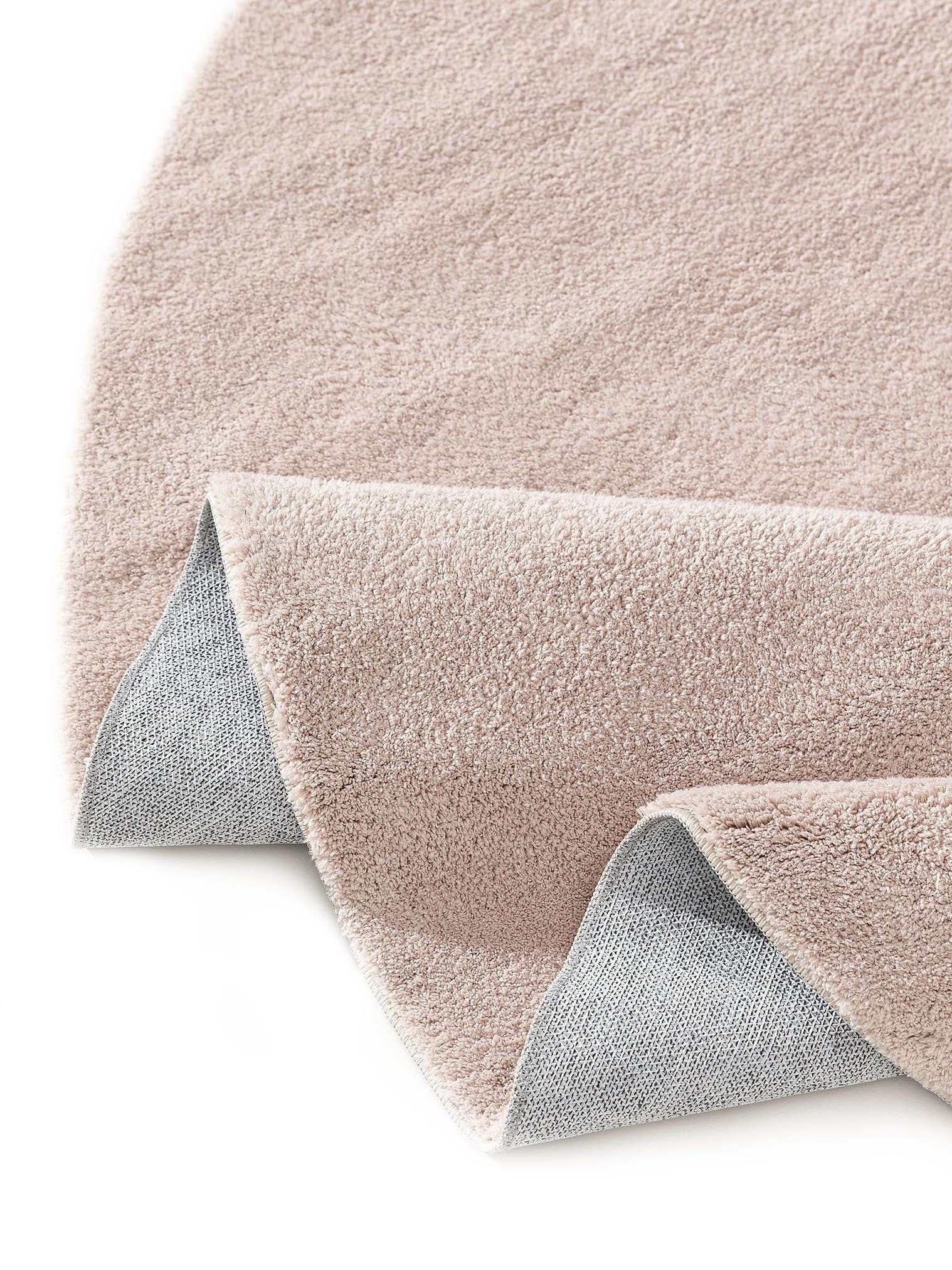 Matta av 100% Polyester i Beige med 6 - 10 mm hög lugg från benuta Pop