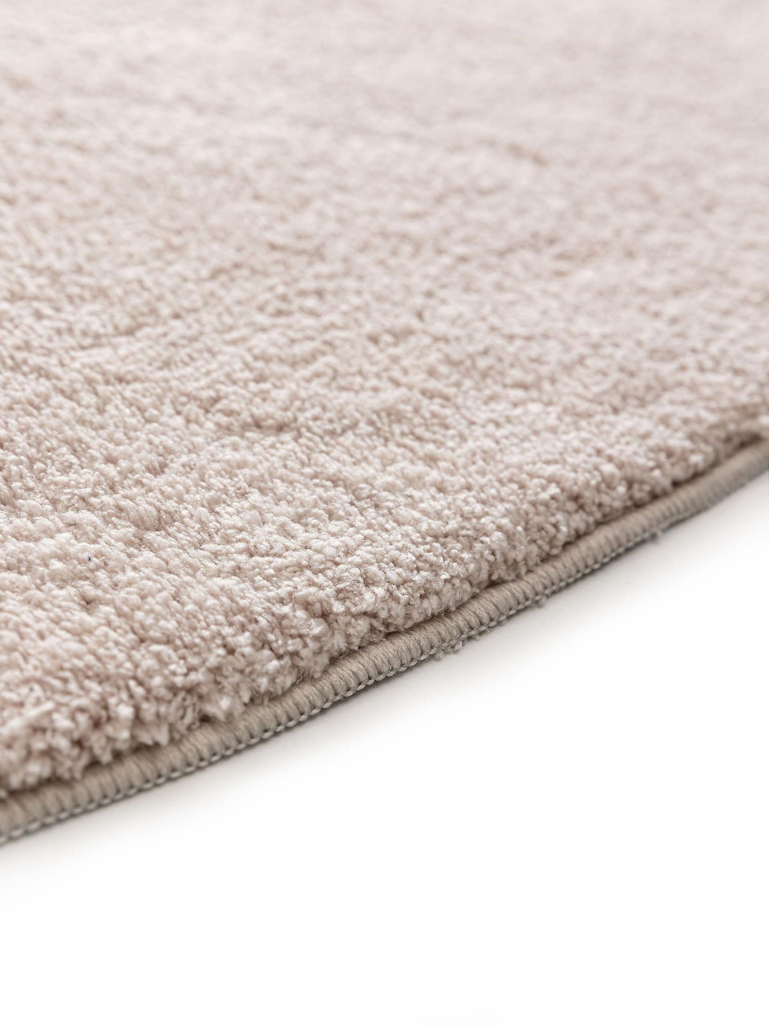 Matta av 100% Polyester i Beige med 6 - 10 mm hög lugg från benuta Pop
