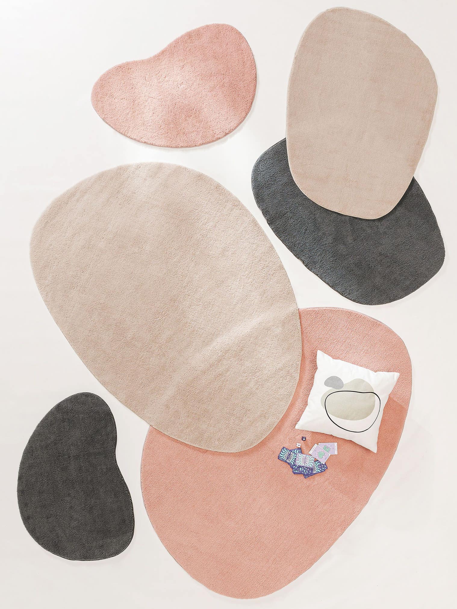 Matta av 100% Polyester i Beige med 6 - 10 mm hög lugg från benuta Pop