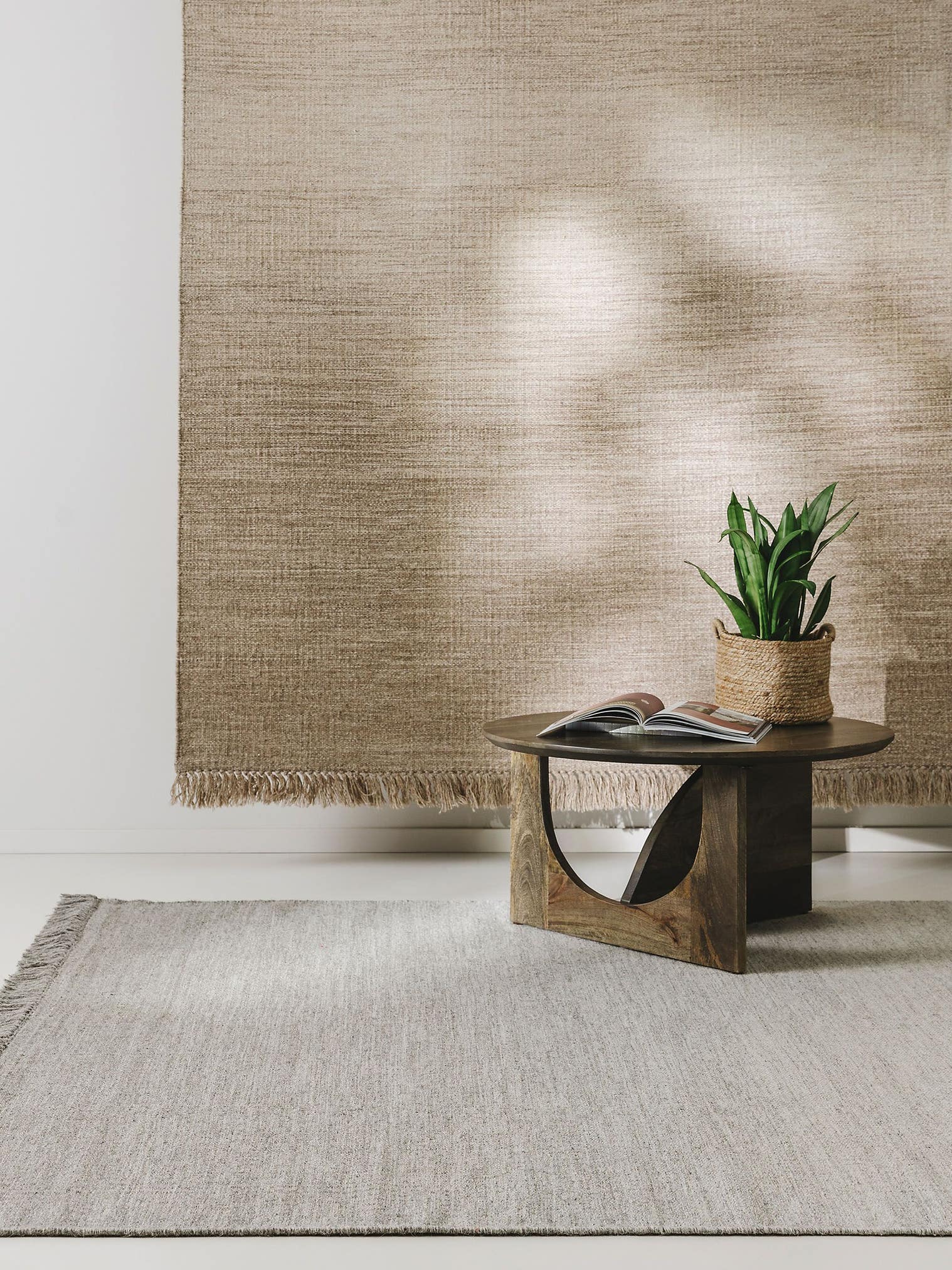 Tapis en 90% Laine, 10% Coton en Beige avec une pile de 1- 5 mm de hauteur de benuta Pure