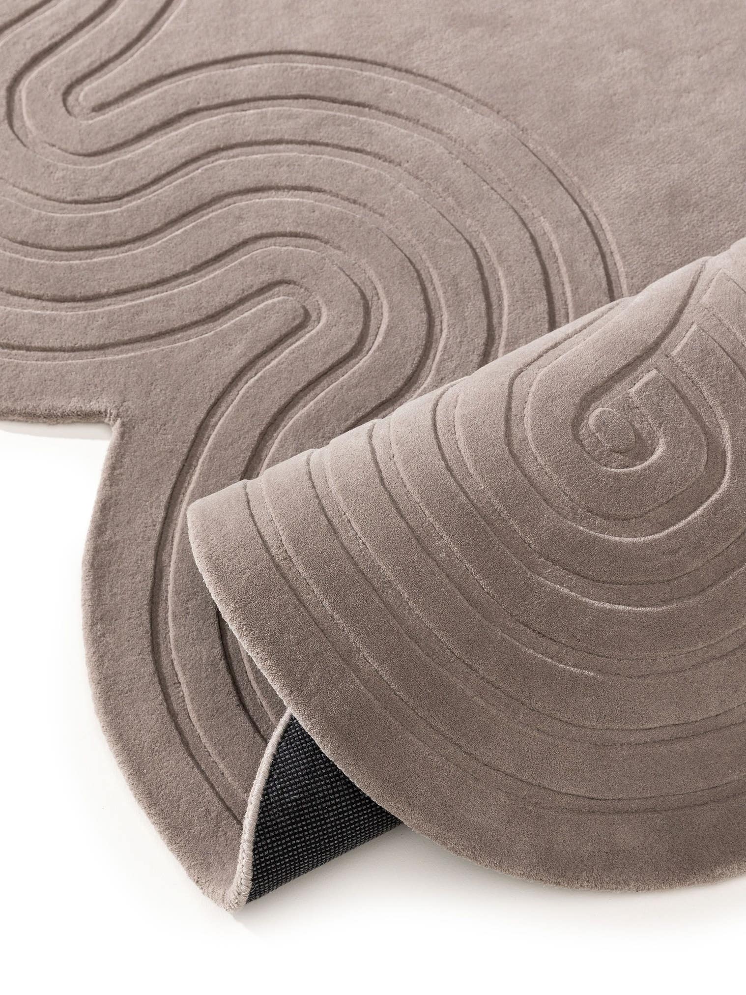 Rug made of 100% Wool in Taupe with a 11 - 20 mm high pile by benuta Finest