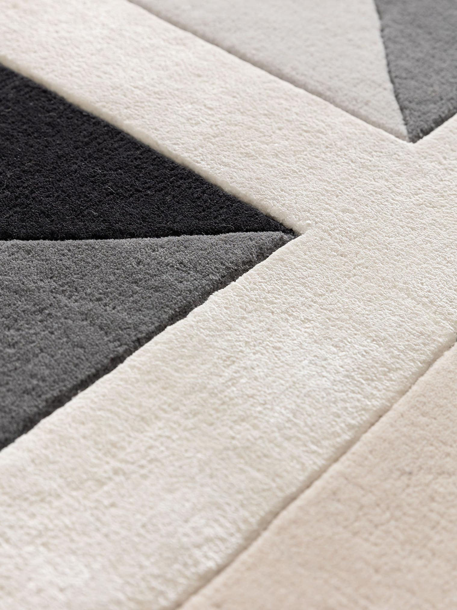 Tapijt van 60% Wol, 40% Lyocell (TENCEL™) in Beige met een 6 - 10 mm hoge pool van benuta Finest