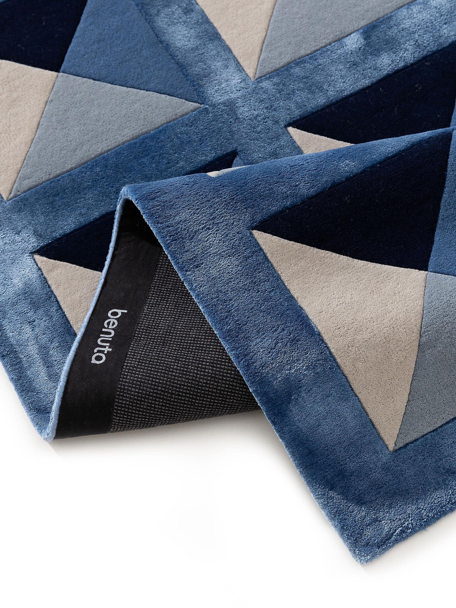 Teppe av 60 % ull, 40 % lyocell (TENCEL™) i Blå med 6 til 10 mm høy lugg fra benuta Finest