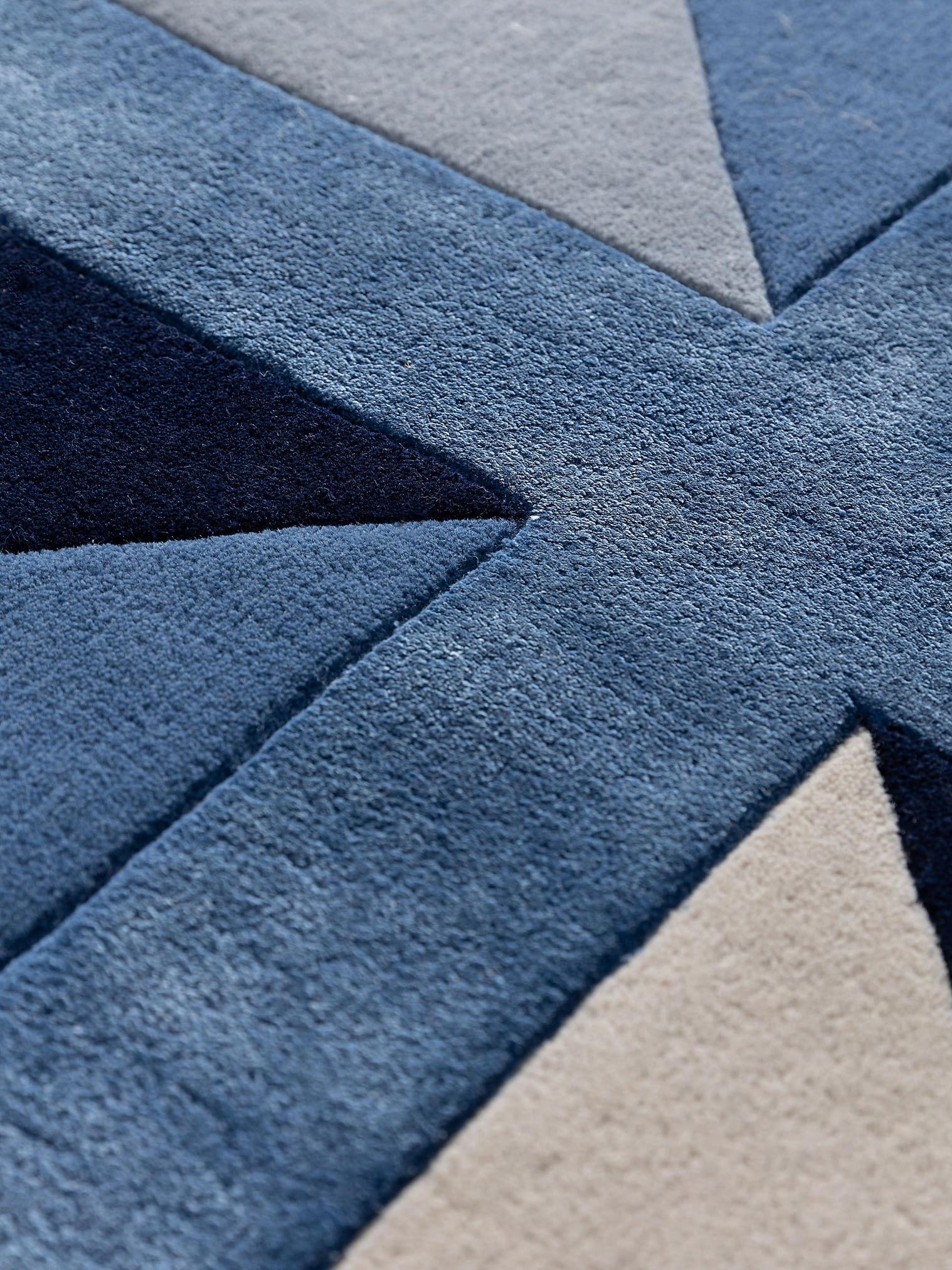 Teppe av 60 % ull, 40 % lyocell (TENCEL™) i Blå med 6 til 10 mm høy lugg fra benuta Finest