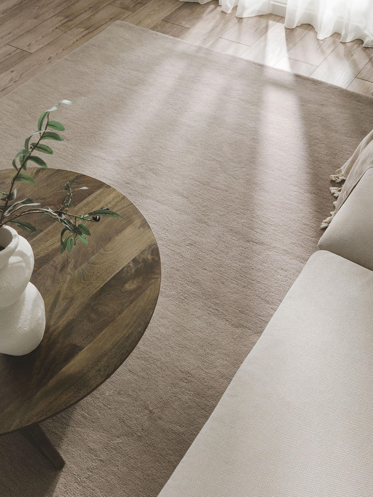 Alfombra de 100% Lana en Beige con un pelo de {{Placeholder_Pile Height}} de altura de benuta Pure
