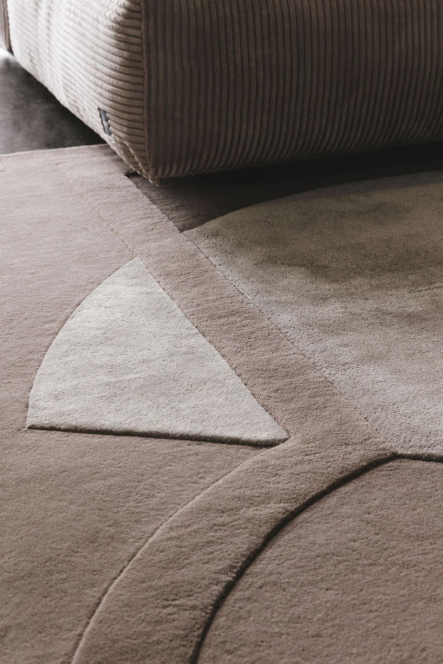 Rug made of 75% Wool, 25% Lyocell (TENCEL™) in Taupe with a 11 - 20 mm high pile by benuta Finest