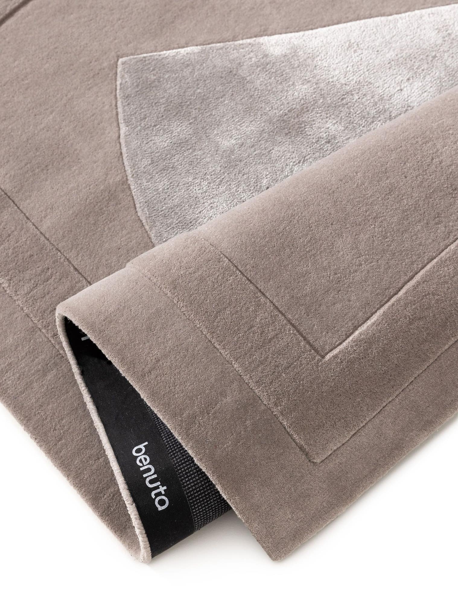 Rug made of 75% Wool, 25% Lyocell (TENCEL™) in Taupe with a 11 - 20 mm high pile by benuta Finest