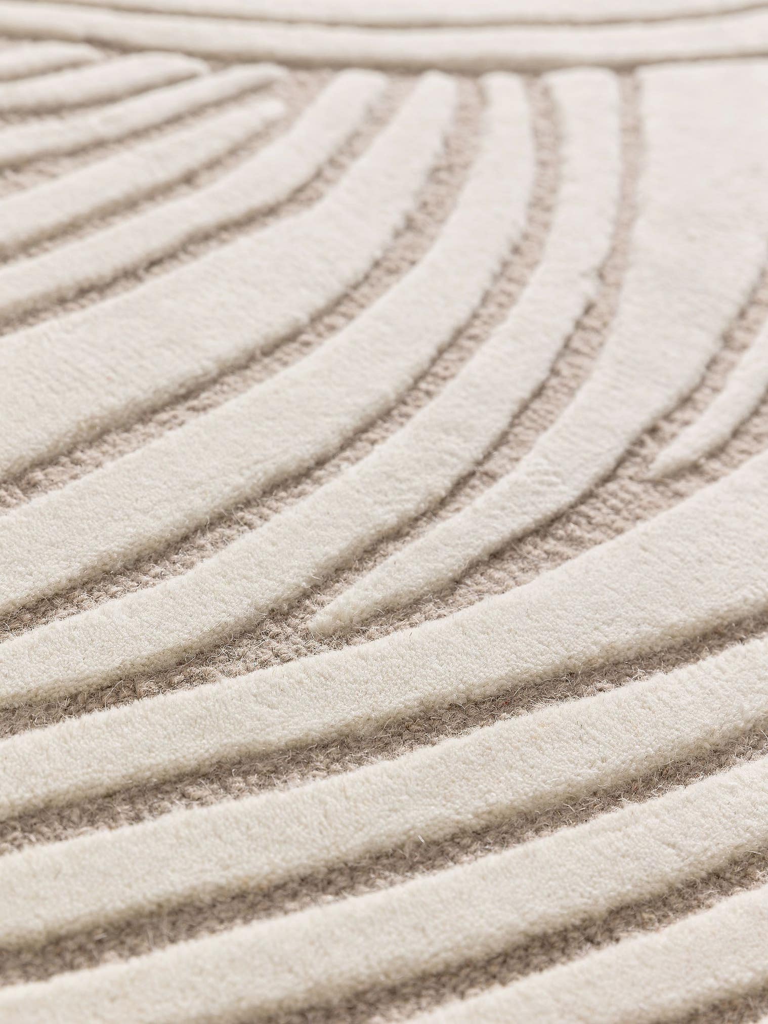 Tapijt van 100% Wol in Beige met een 6 - 10 mm hoge pool van benuta Pure