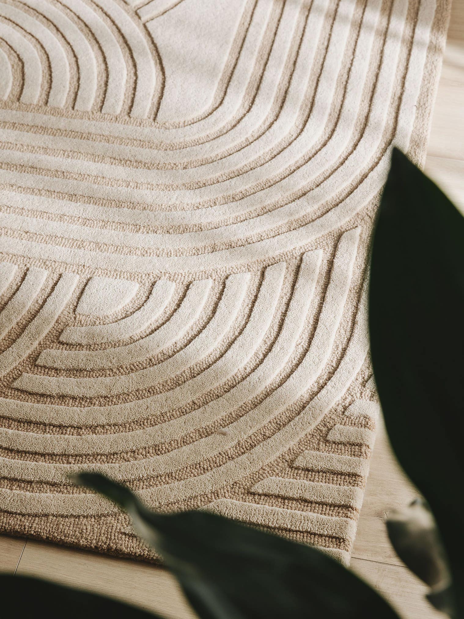 Teppich aus 80% Wolle, 20% Wolle aus Neuseeland in Beige mit 6 bis 10 mm hohem Flor von benuta Pure