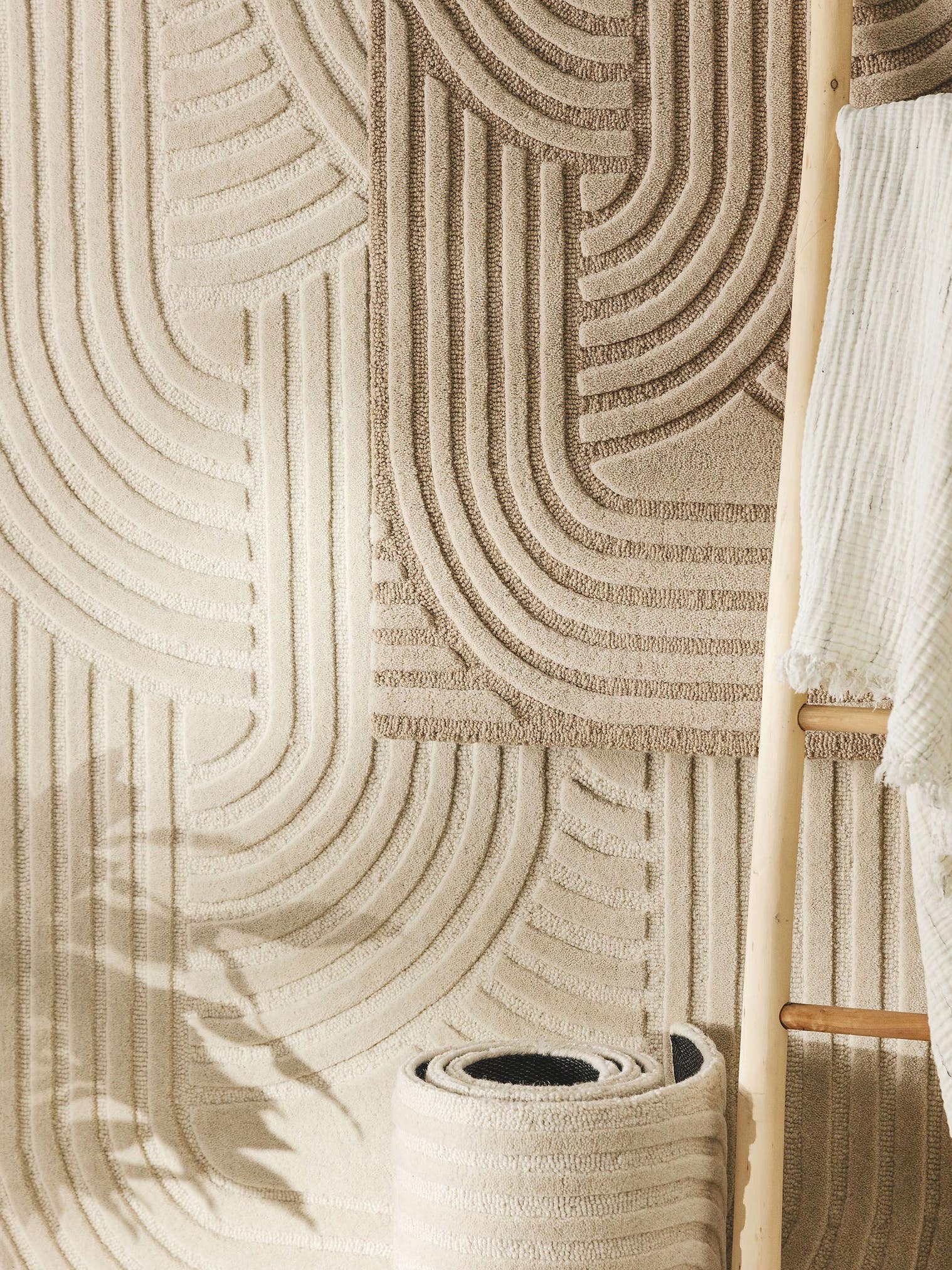 Teppich aus 80% Wolle, 20% Wolle aus Neuseeland in Beige mit 6 bis 10 mm hohem Flor von benuta Pure