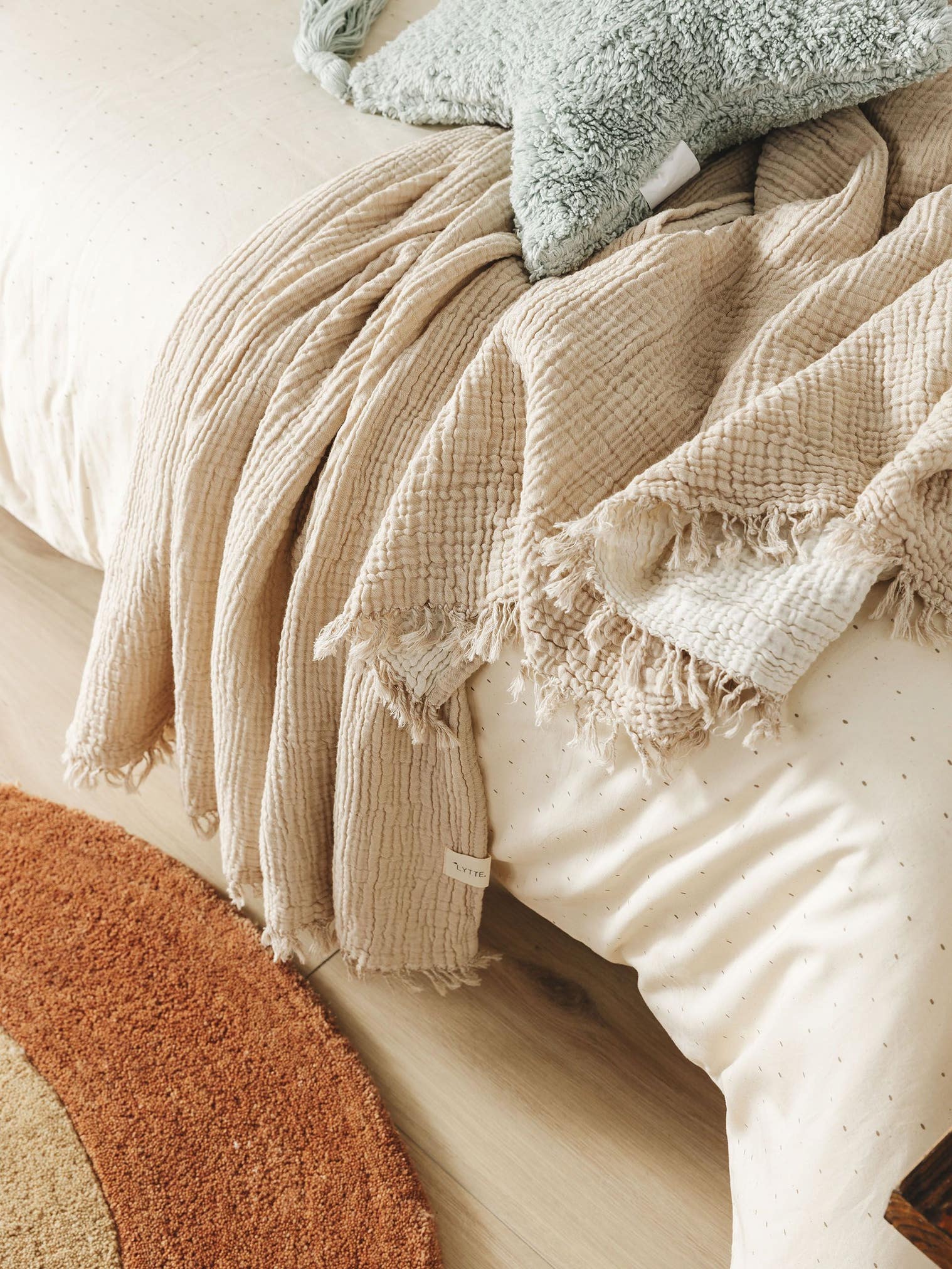 Pläd i bomull Lilo Creme/Beige med Uni-design i 100% Bomull från Lytte