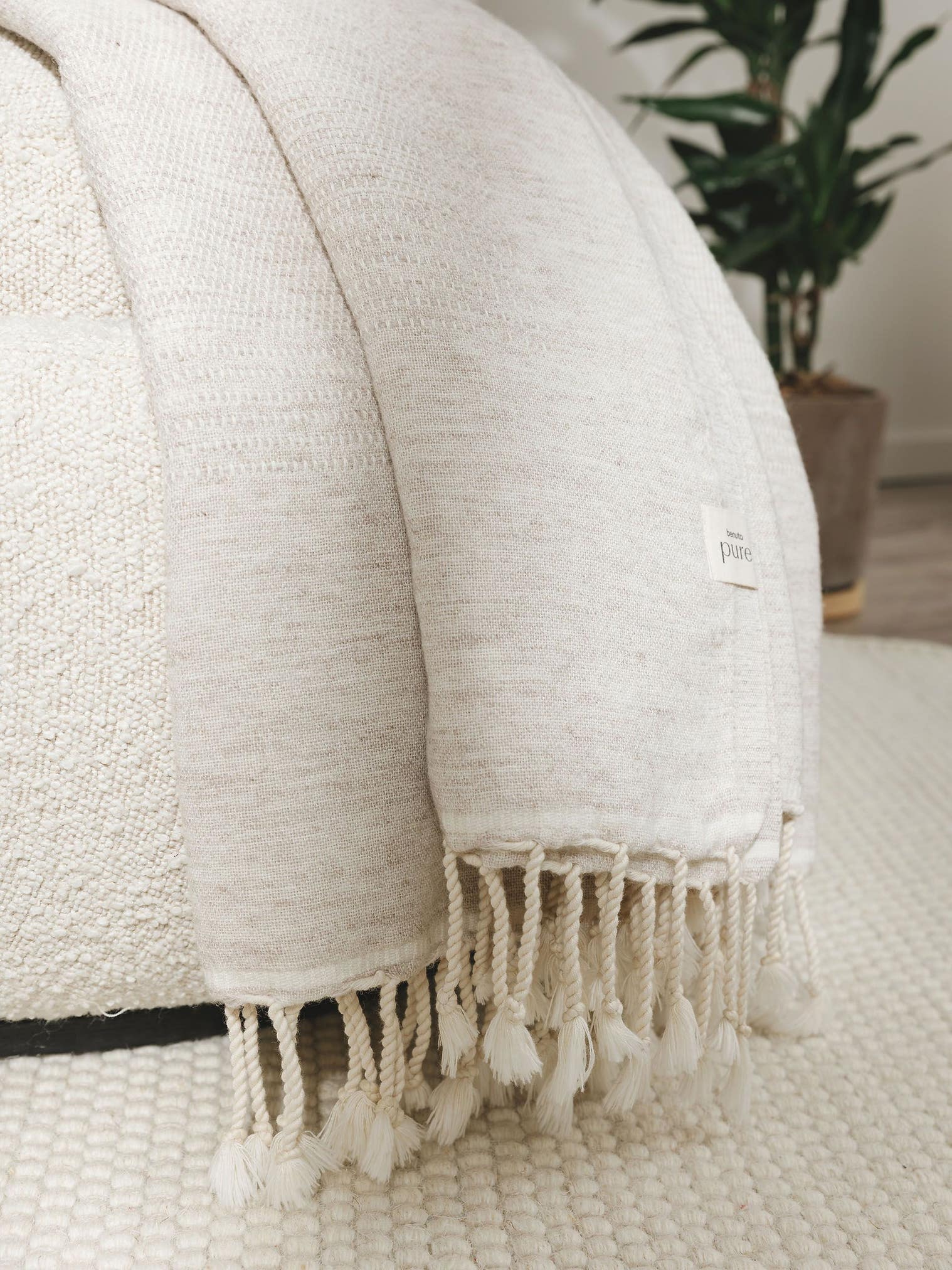 Decke Olivia Beige im Design Uni aus 30% Wolle, 40% Baumwolle, 15% Viskose, 15% Polyamid von benuta Pure