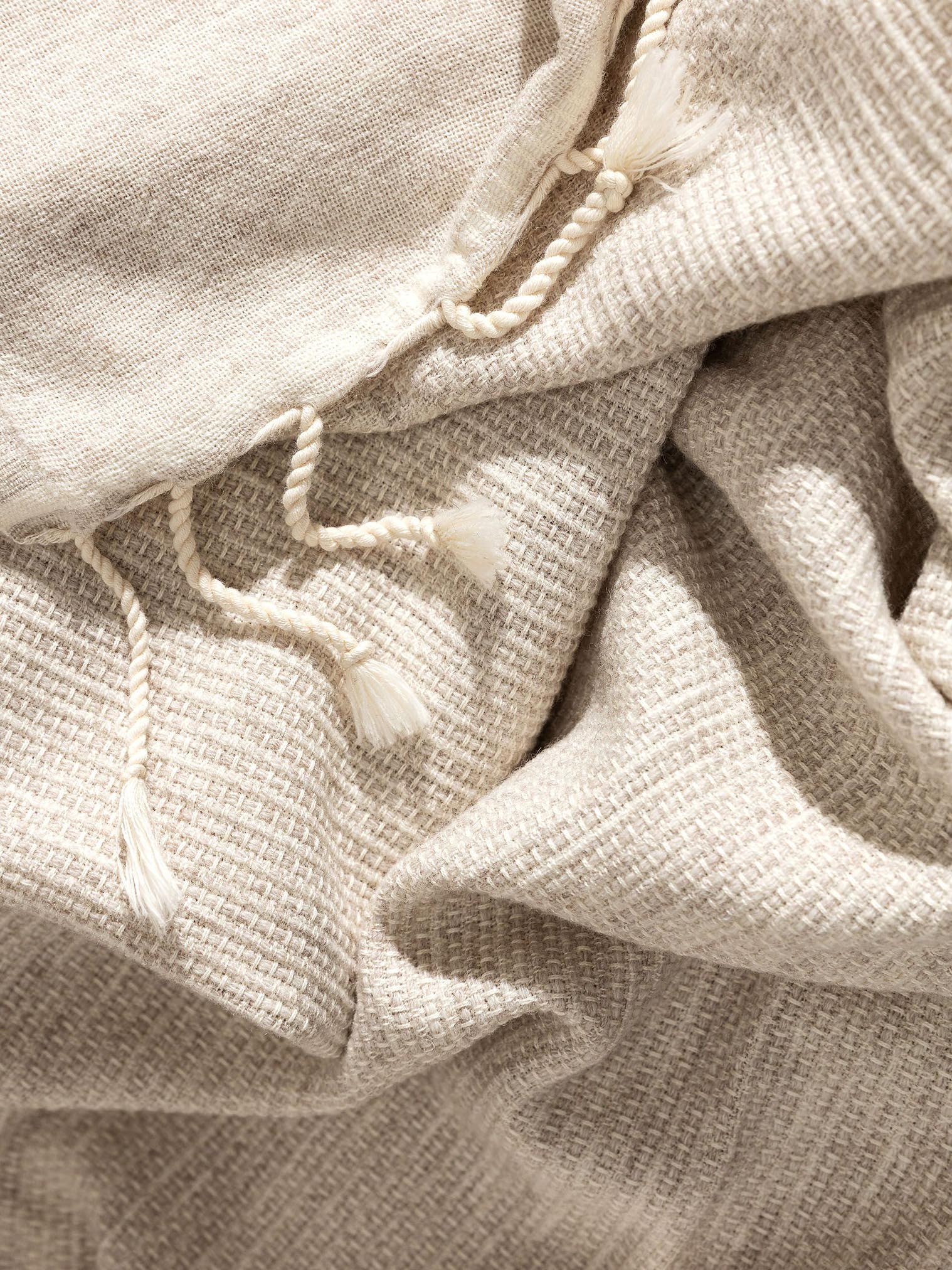 Decke Olivia Beige im Design Uni aus 30% Wolle, 40% Baumwolle, 15% Viskose, 15% Polyamid von benuta Pure