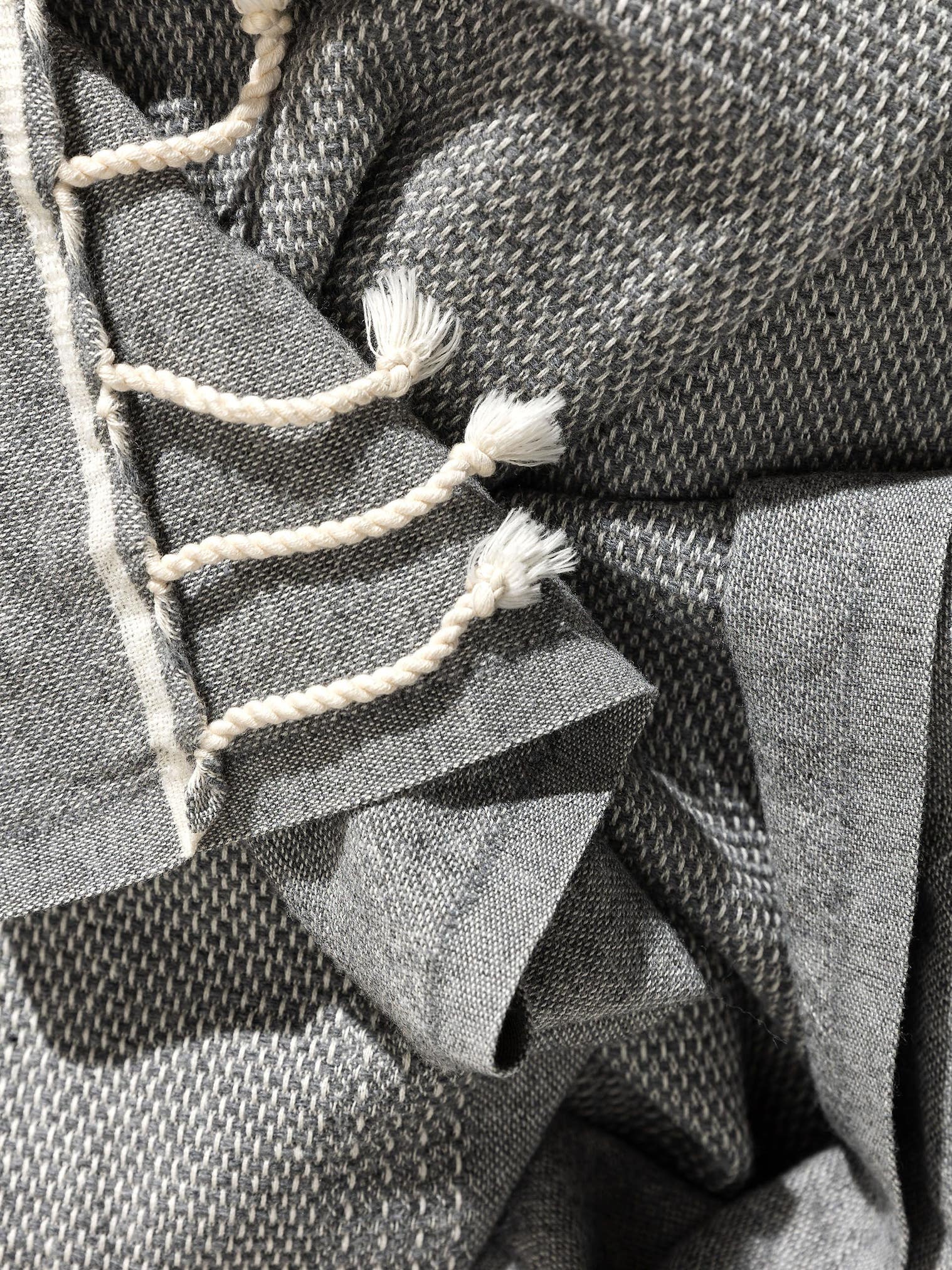 Decke Olivia Grau im Design Uni aus 30% Wolle, 40% Baumwolle, 15% Viskose, 15% Polyamid von benuta Pure