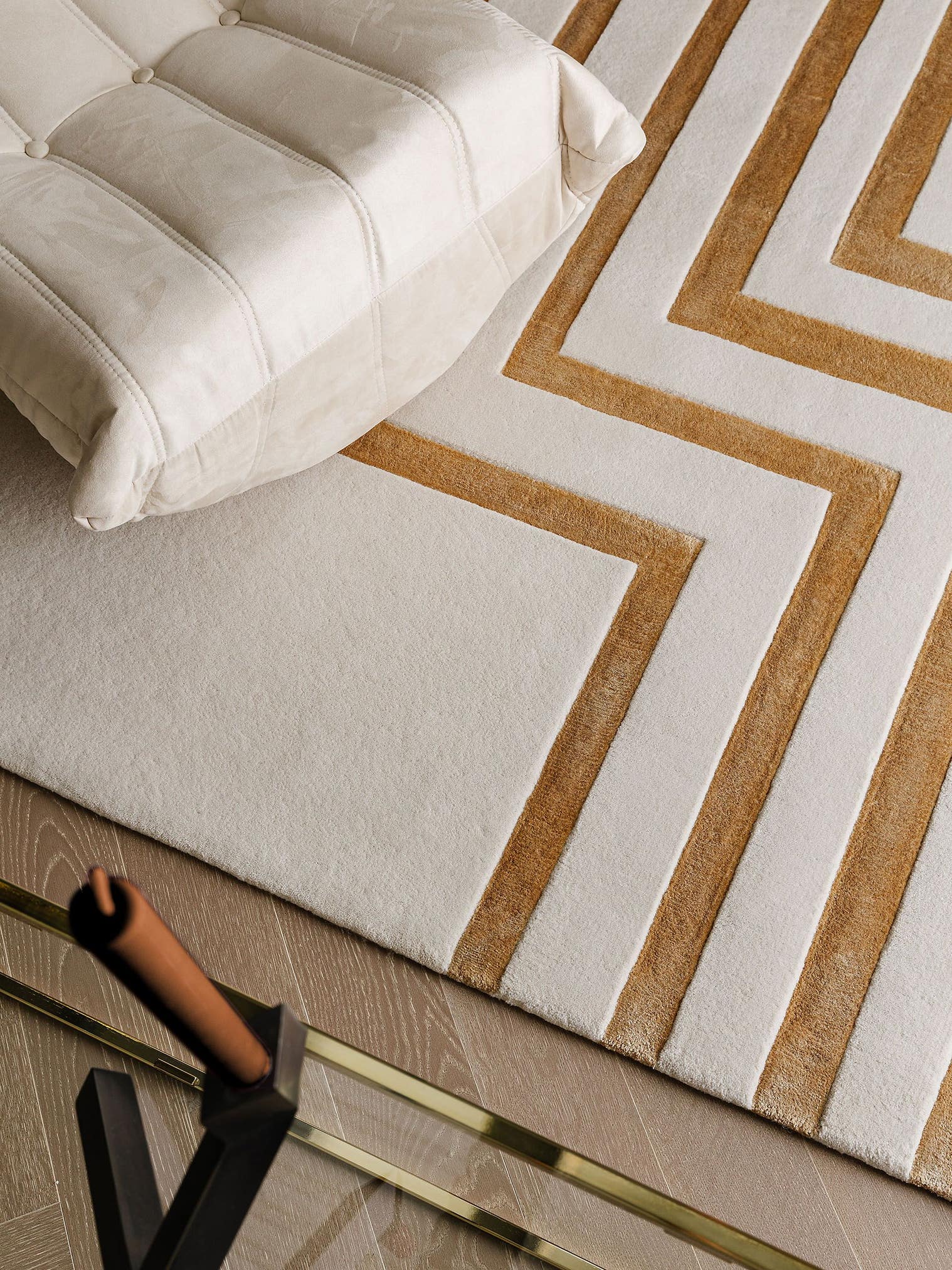 Tapijt van 70% Wol, 30% Lyocell (TENCEL™) in Beige met een 6 - 10 mm hoge pool van benuta Finest