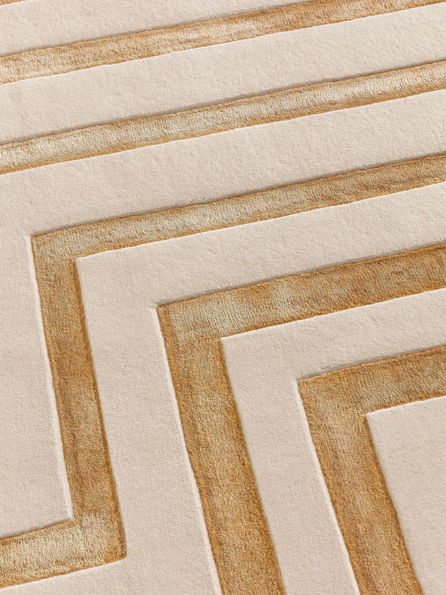 Tapijt van 70% Wol, 30% Lyocell (TENCEL™) in Beige met een 6 - 10 mm hoge pool van benuta Finest