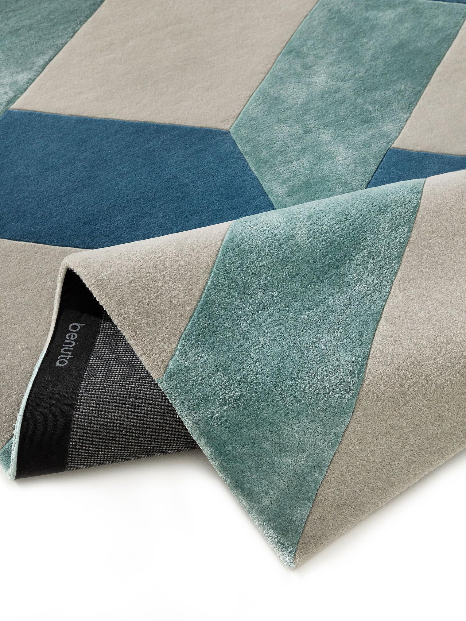 Rug made of 70% Wool, 30% Lyocell (TENCEL™) in Blue with a 6 - 10 mm high pile by benuta Finest