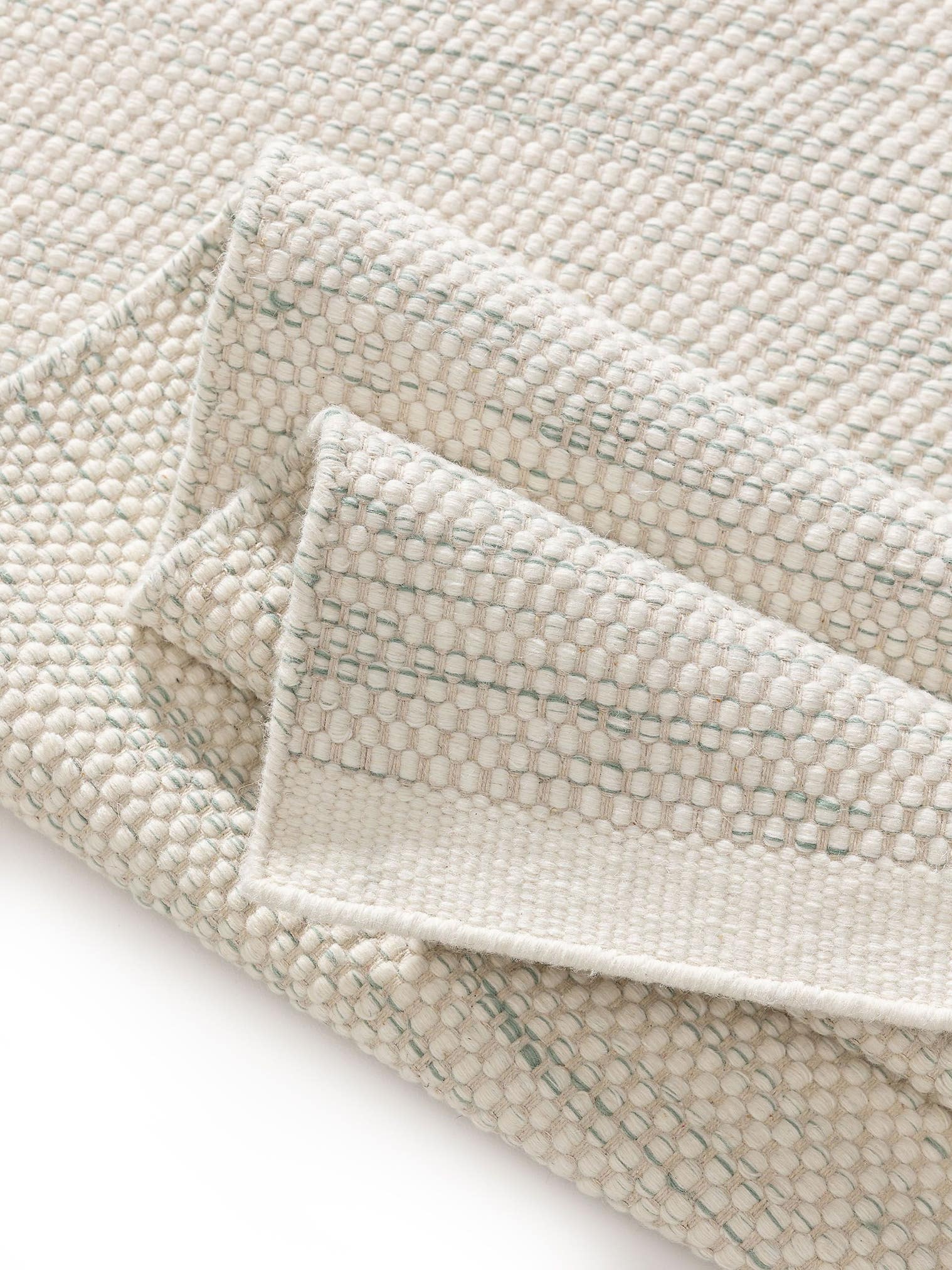 Teppich aus 100% Wolle in Grün mit bis 5 mm hohem Flor von Lytte