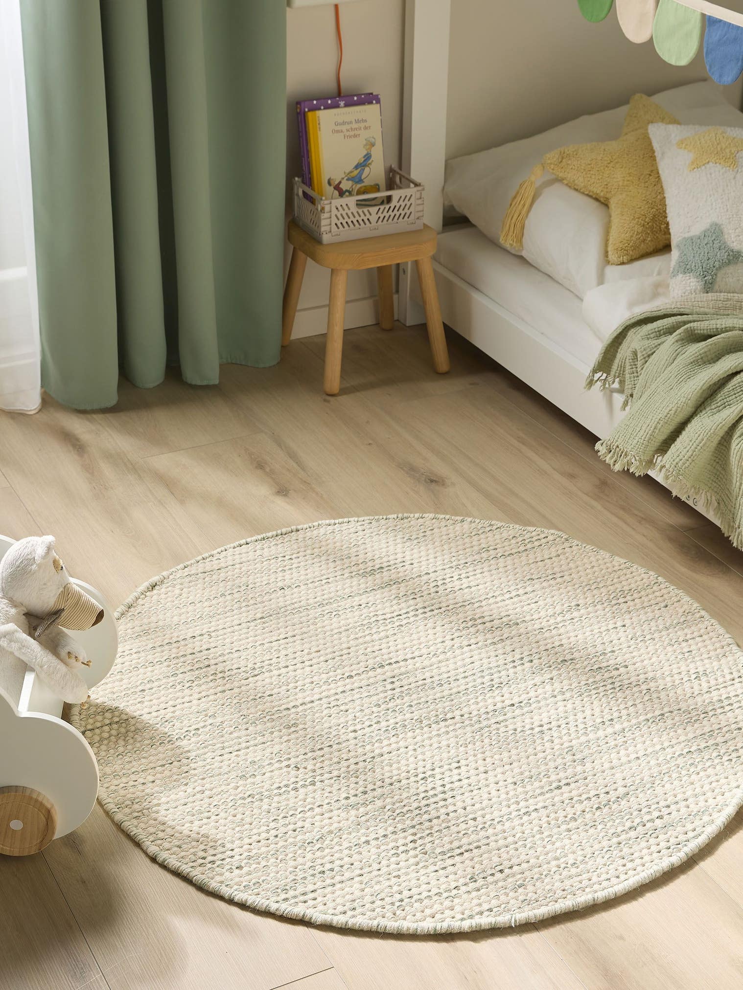 Teppich aus 100% Wolle (aus Neuseeland) in Grün mit bis 5 mm hohem Flor von Lytte