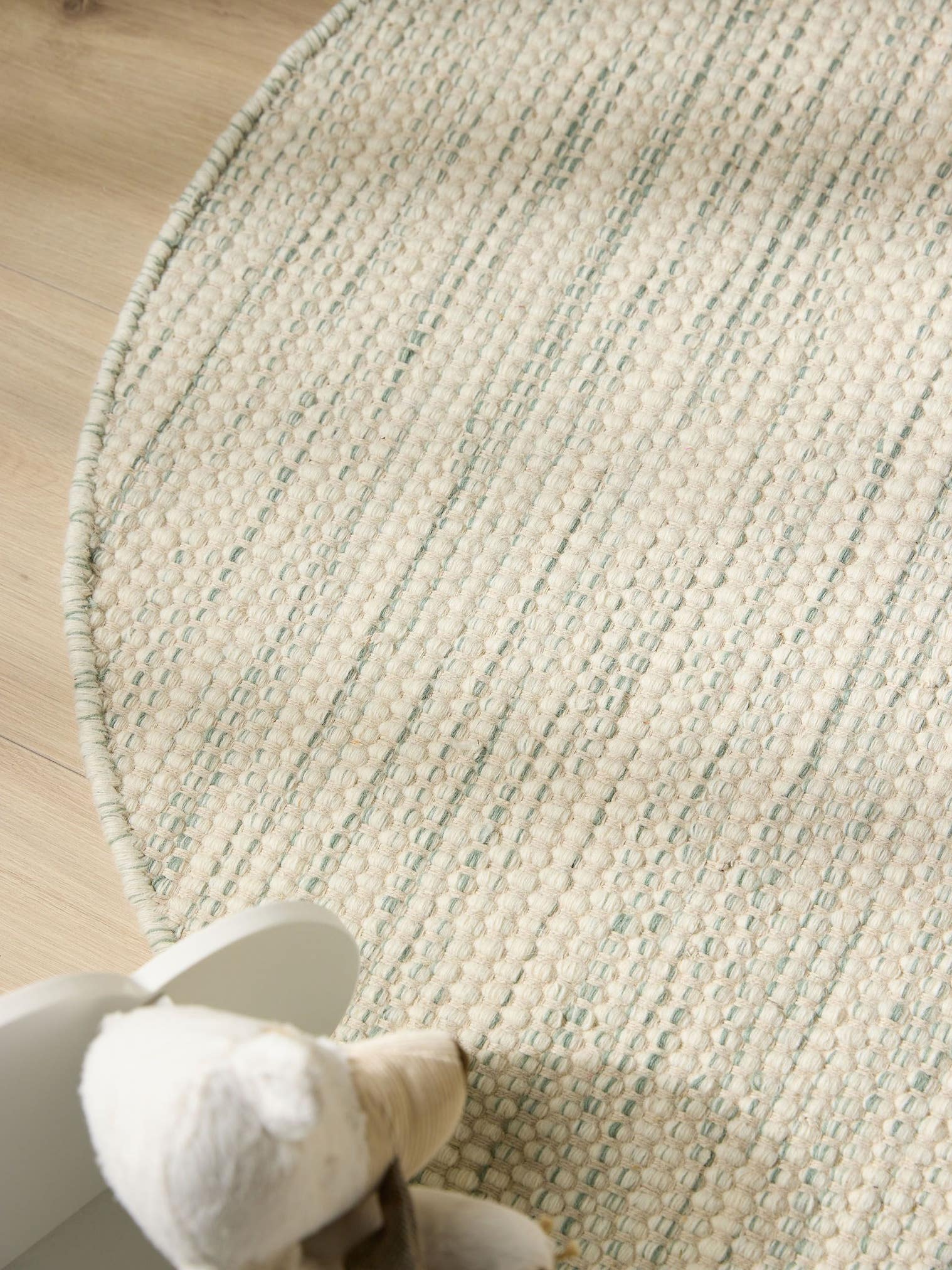Teppich aus 100% Wolle (aus Neuseeland) in Grün mit bis 5 mm hohem Flor von Lytte