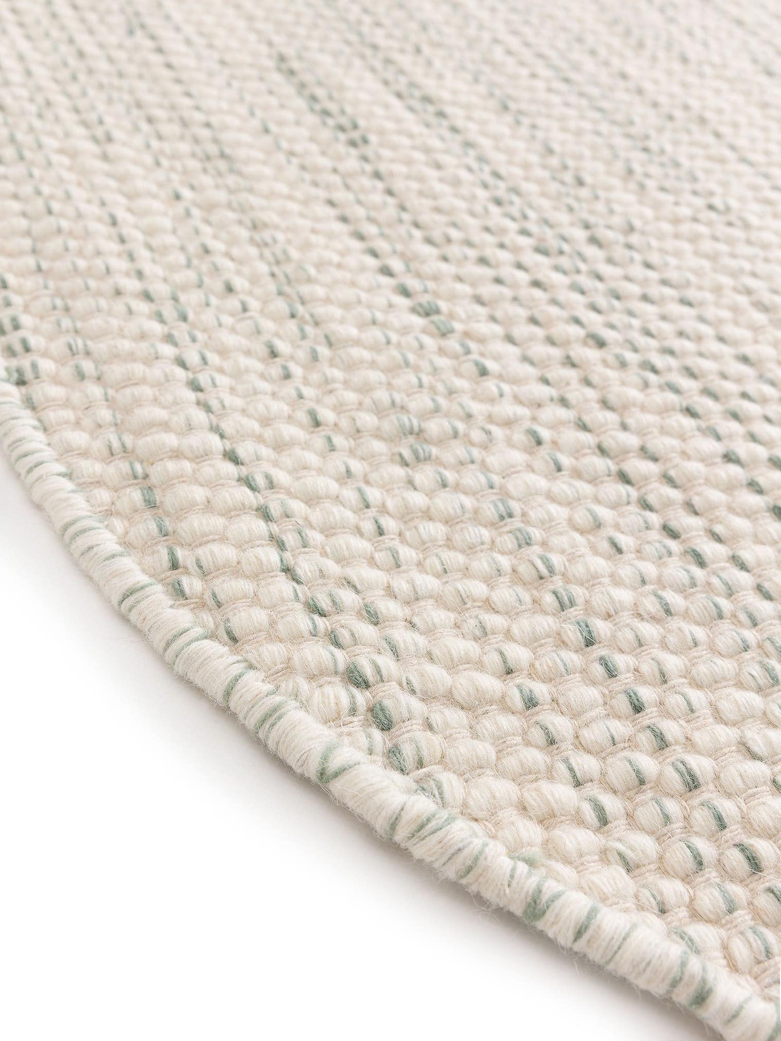 Teppich aus 100% Wolle (aus Neuseeland) in Grün mit bis 5 mm hohem Flor von Lytte