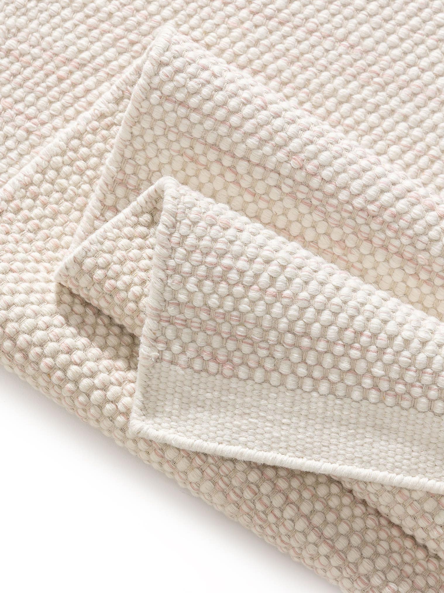 Rug made of 100% Wool in Pink with a 1- 5 mm high pile by Lytte