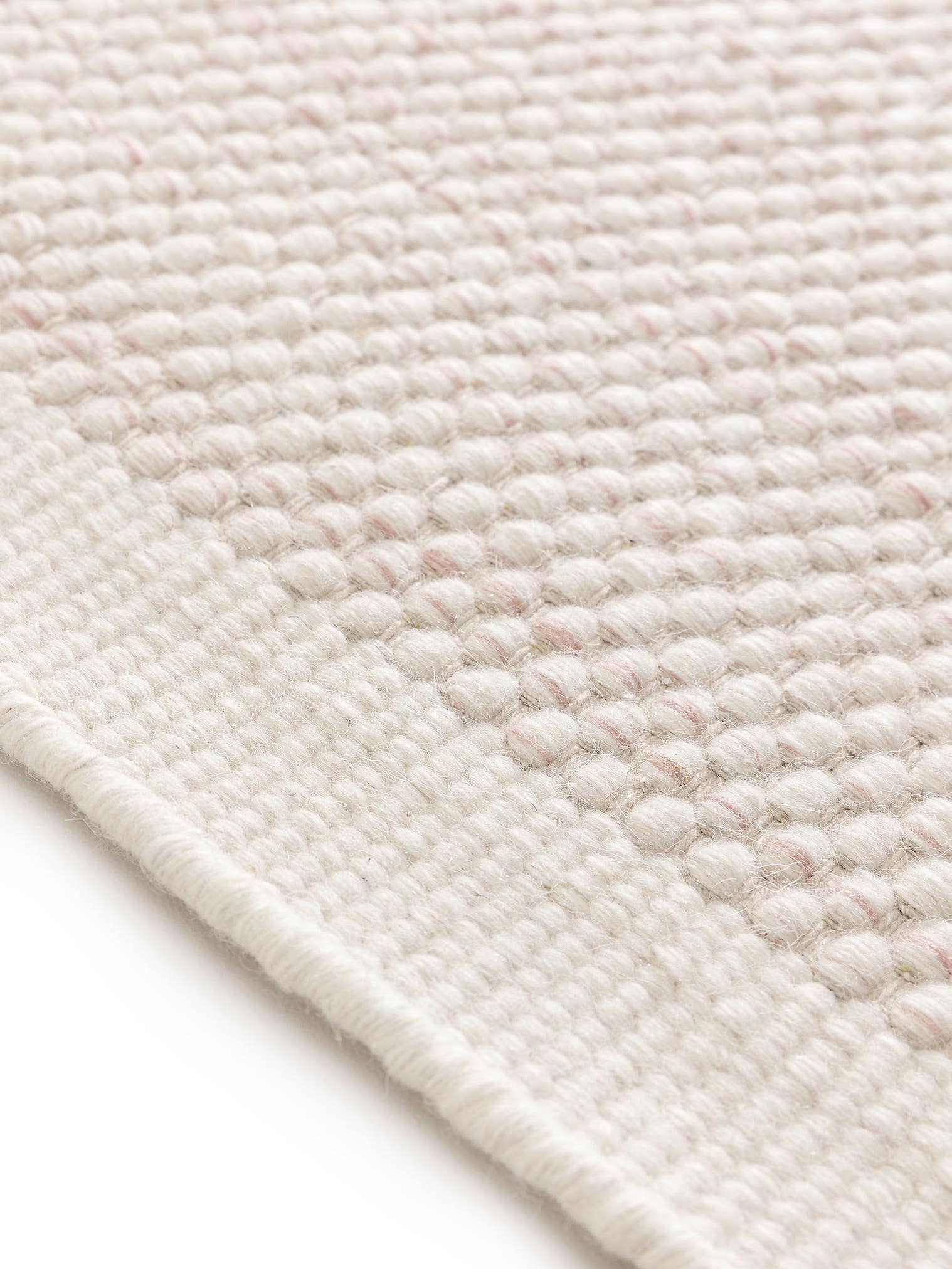 Rug made of 100% Wool in Pink with a 1- 5 mm high pile by Lytte