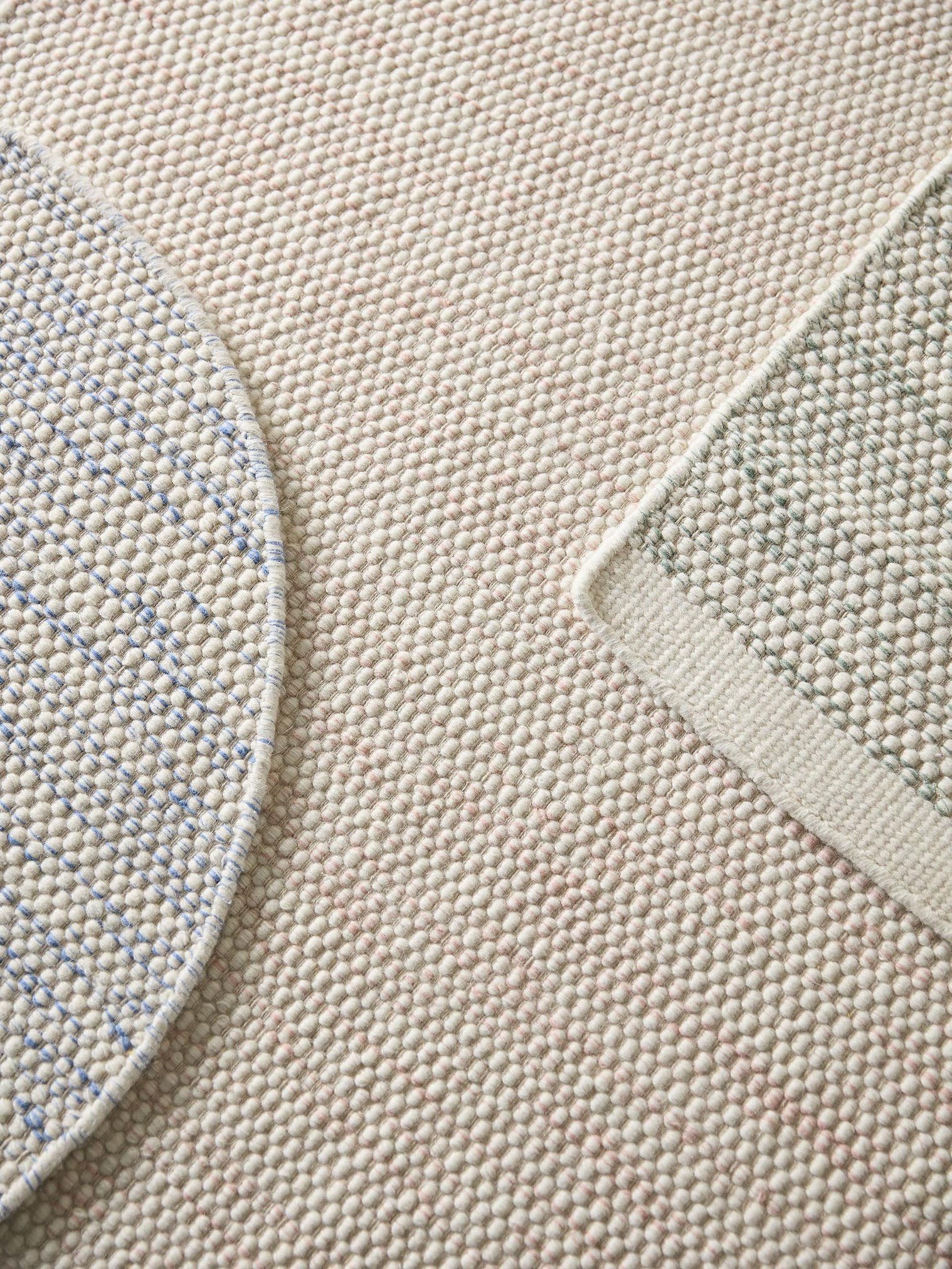 Rug made of 100% Wool in Pink with a 1- 5 mm high pile by Lytte