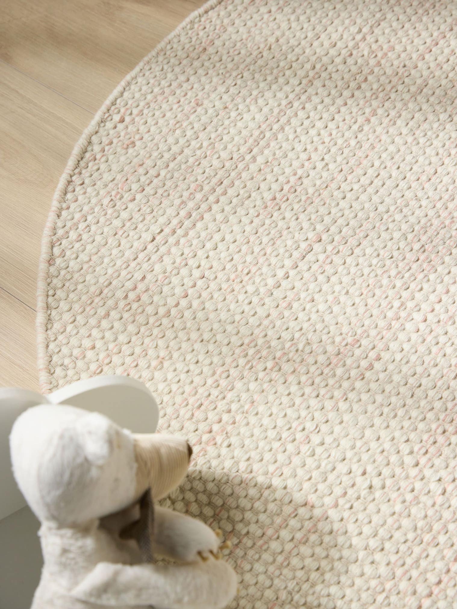 Teppich aus 100% Wolle (aus Neuseeland) in Rosa mit bis 5 mm hohem Flor von Lytte