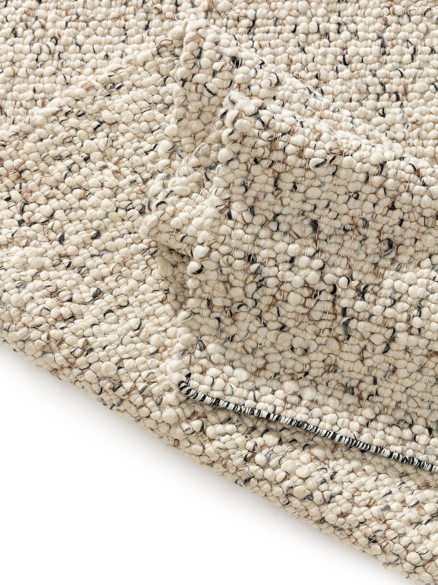 Alfombra de 70% Lana, 15% Yute, 15% Algodón en Blanco y Negro con un pelo de {{Placeholder_Pile Height}} de altura de benuta Pure