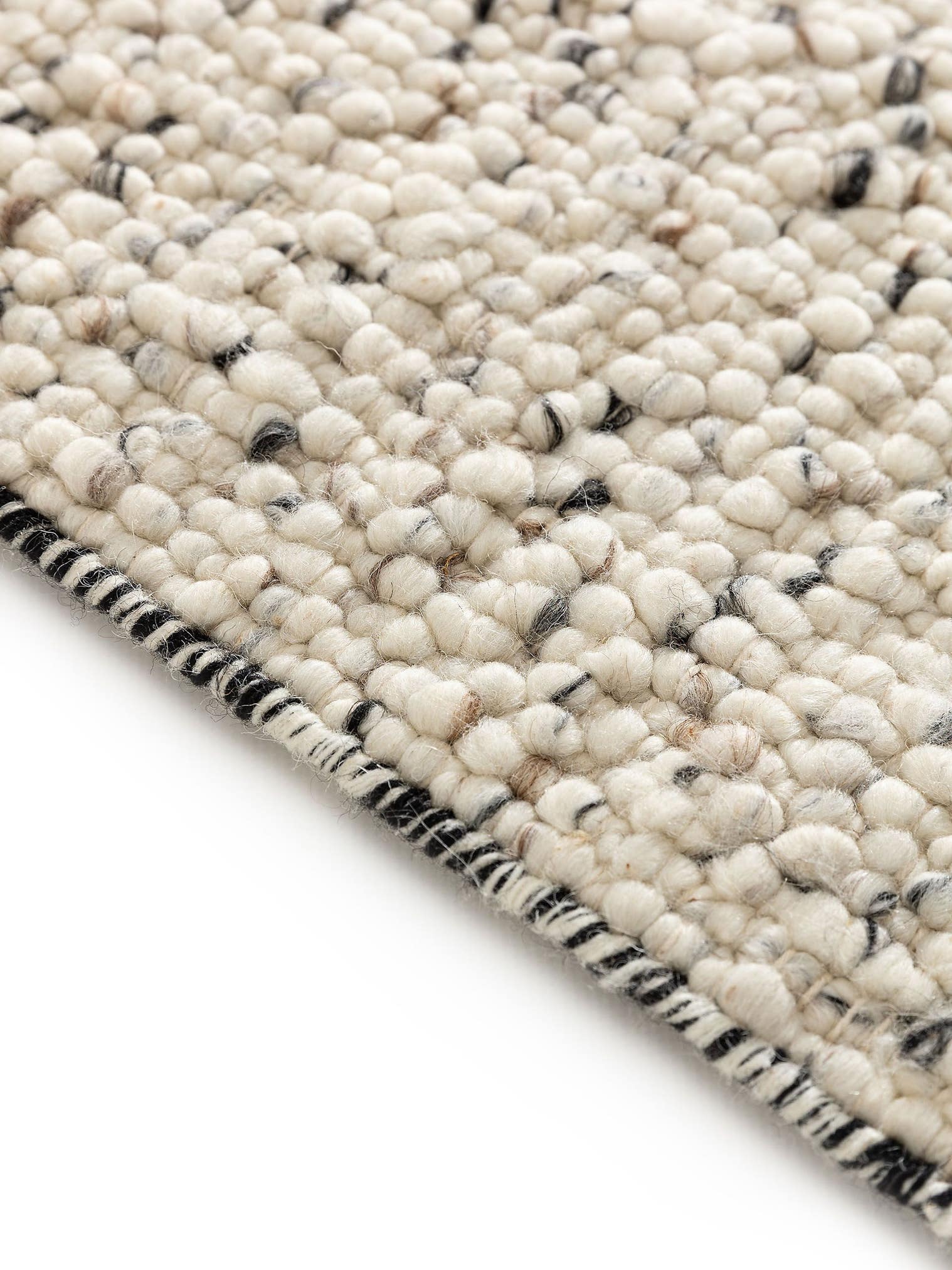 Alfombra de 70% Lana, 15% Yute, 15% Algodón en Blanco y Negro con un pelo de {{Placeholder_Pile Height}} de altura de benuta Pure
