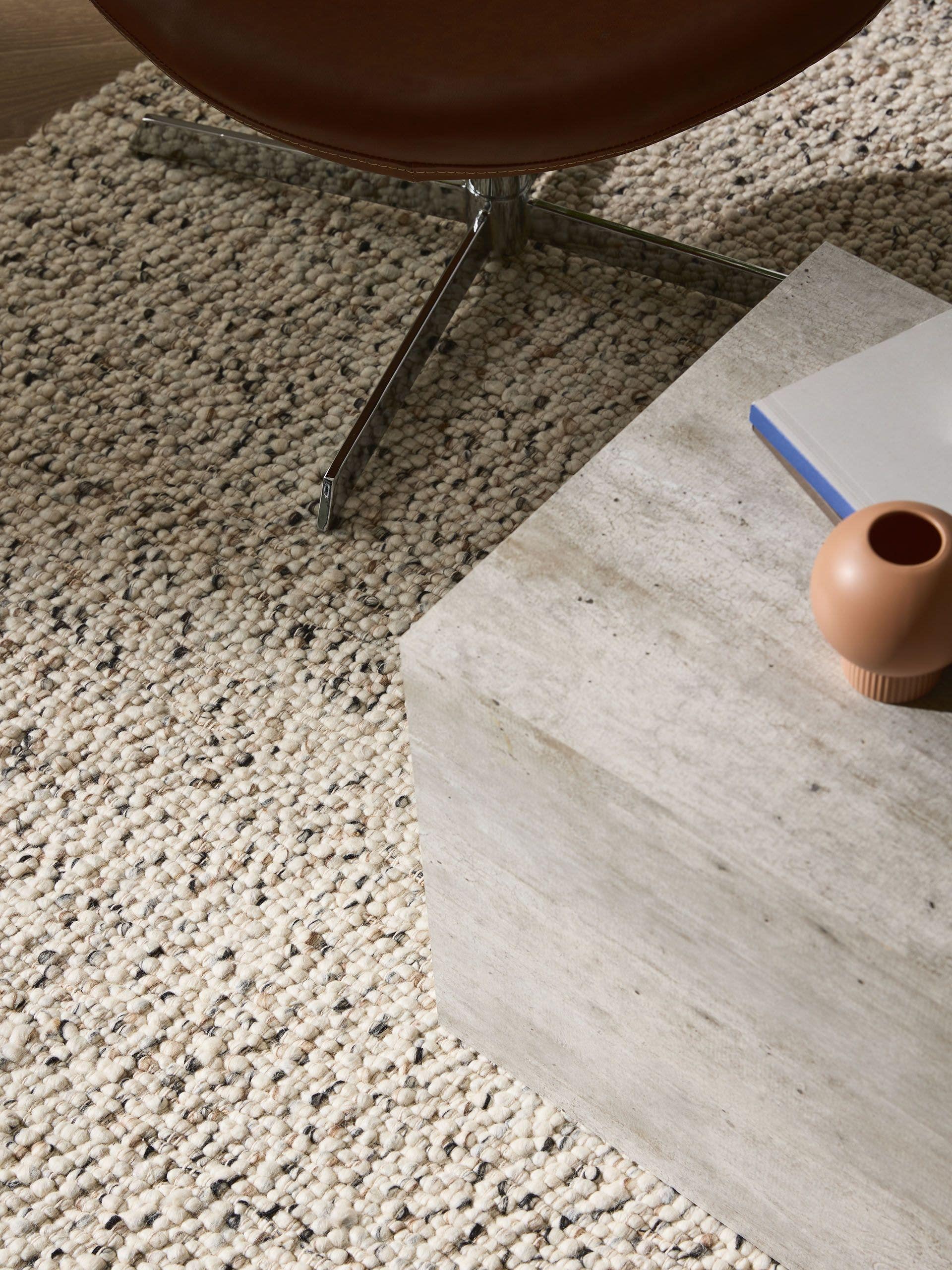 Koberec z 70% Wolle, 15% Jute, 15% Baumwolle v Černá/bílá s vlasem výšky 11 až 20 mm od benuta Pure
