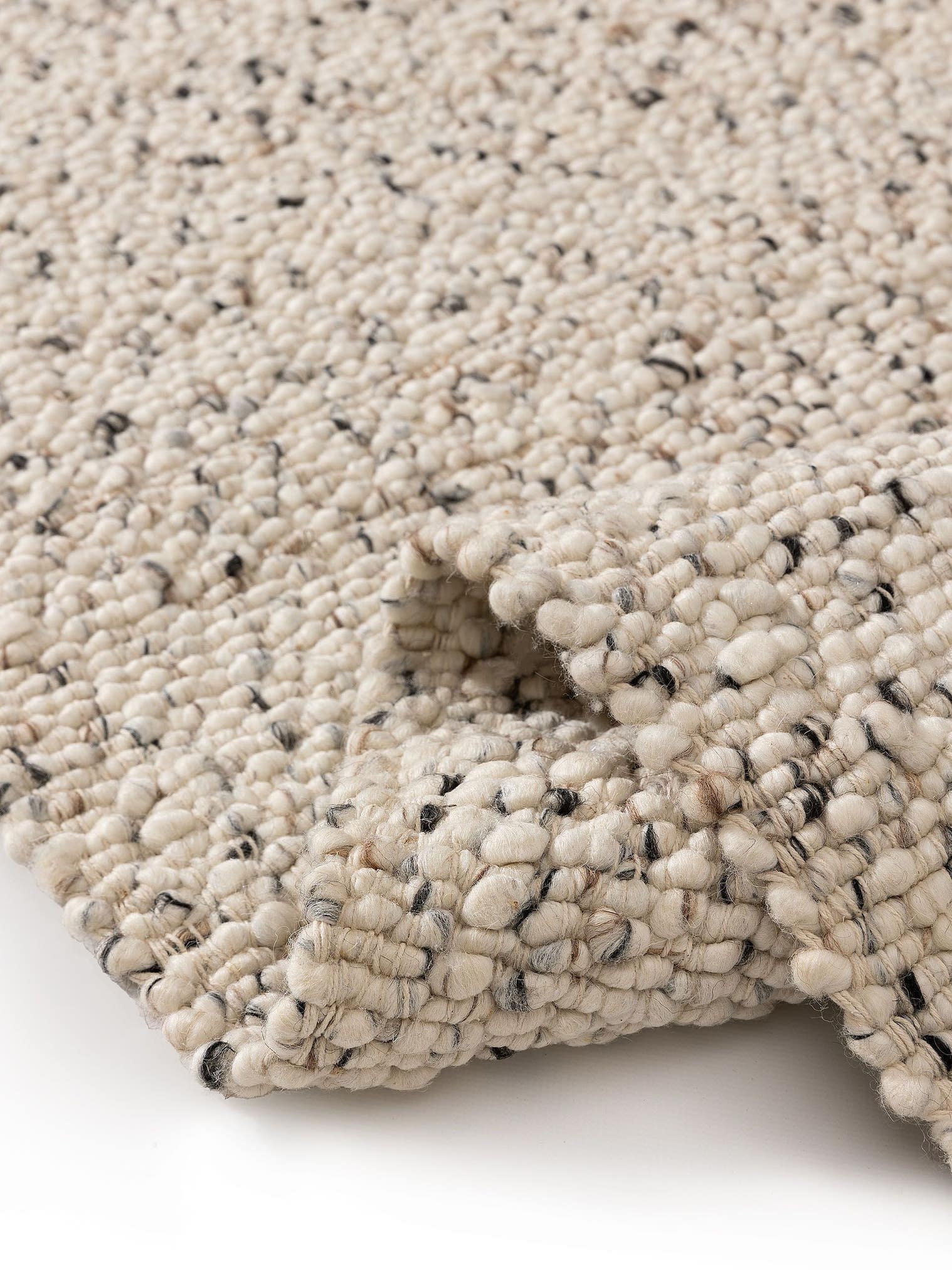 Teppich aus 70% Wolle, 15% Jute, 15% Baumwolle in Schwarz/Weiß mit 11 bis 20 mm hohem Flor von benuta Pure