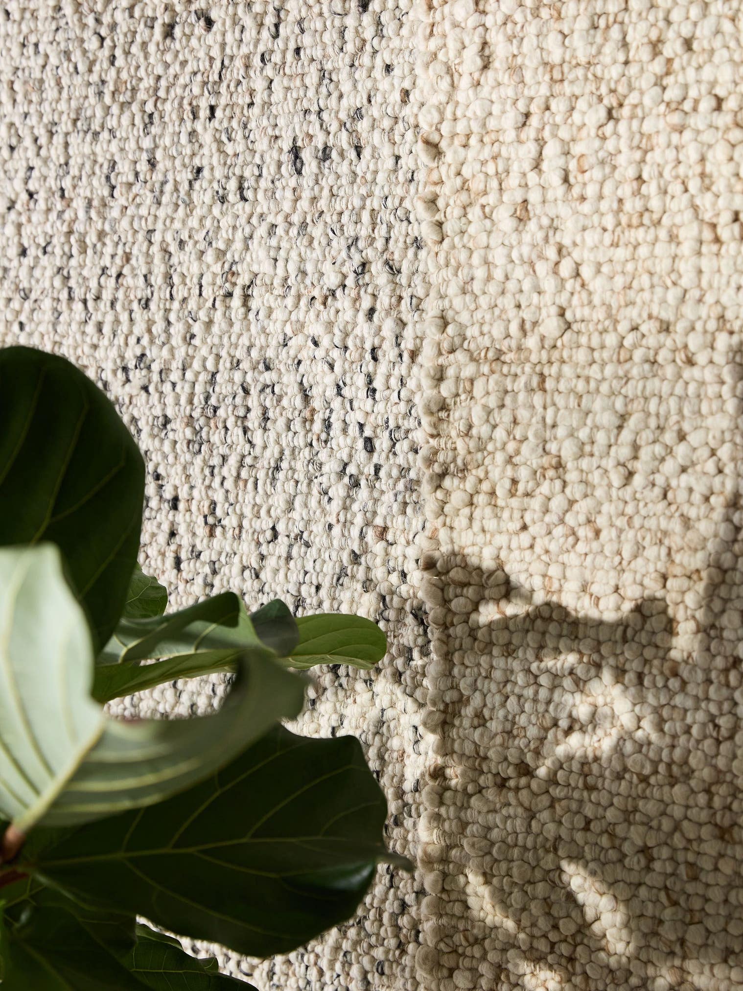 Teppich aus 70% Wolle, 15% Jute, 15% Baumwolle in Schwarz/Weiß mit 11 bis 20 mm hohem Flor von benuta Pure