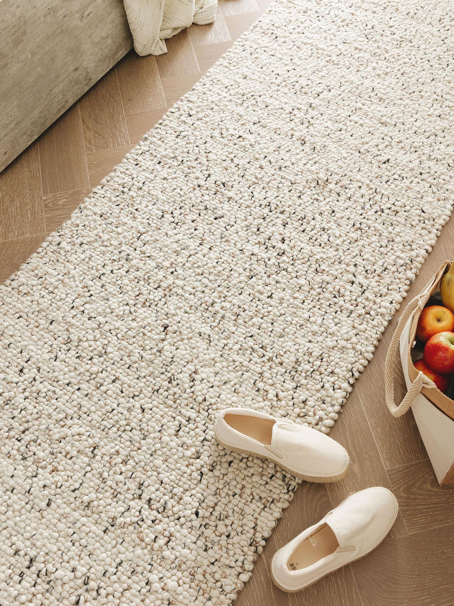 Tapis en 70% laine, 15% jute, 15% coton en Noir & Blanc avec une pile de 11 - 20 mm de hauteur de benuta Pure