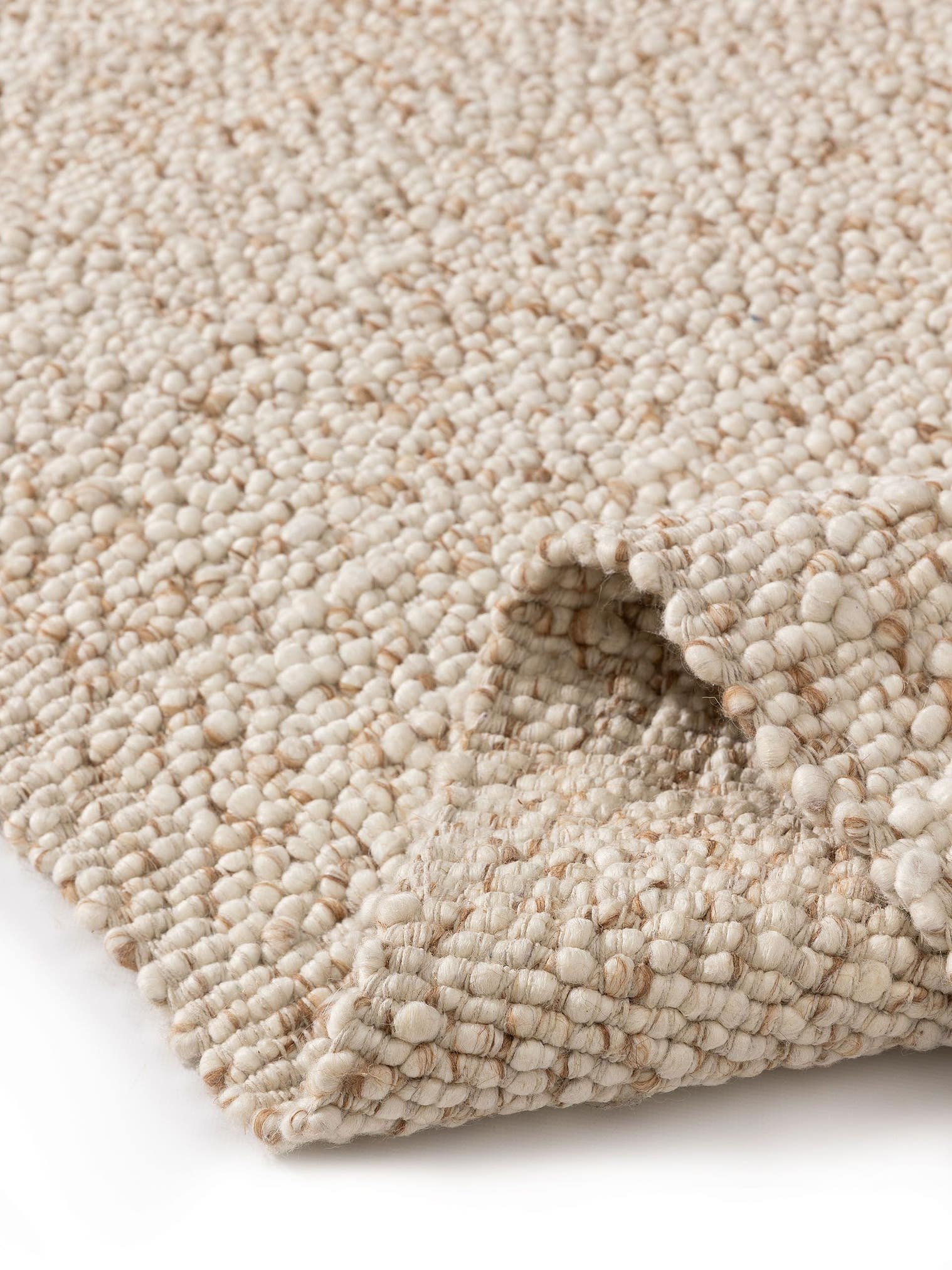 Teppich aus 70% Wolle, 15% Jute, 15% Baumwolle in Braun mit 11 bis 20 mm hohem Flor von benuta Pure