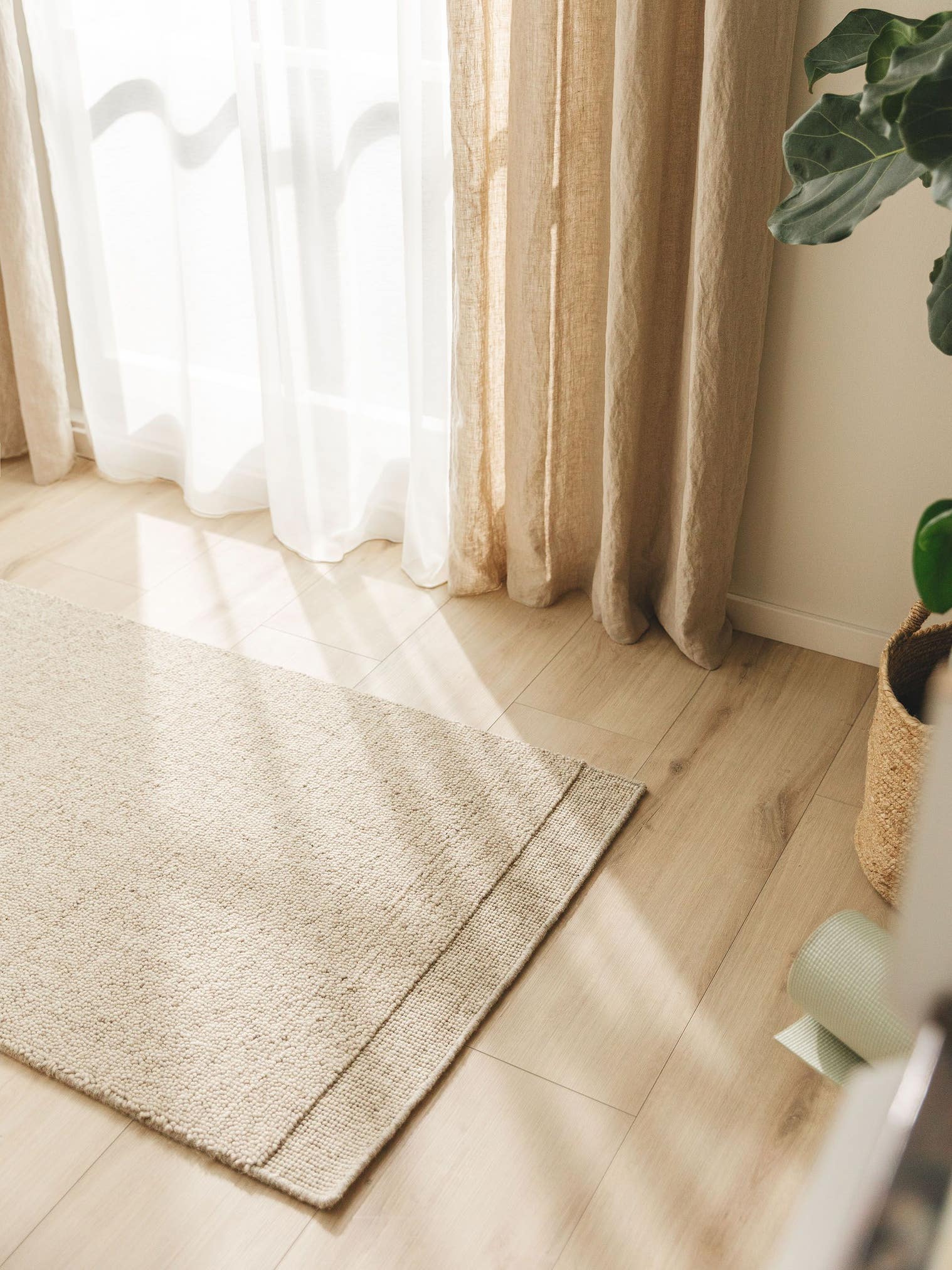 Teppich aus 80% Wolle, 20% Baumwolle in Beige mit 11 bis 20 mm hohem Flor von benuta Pure