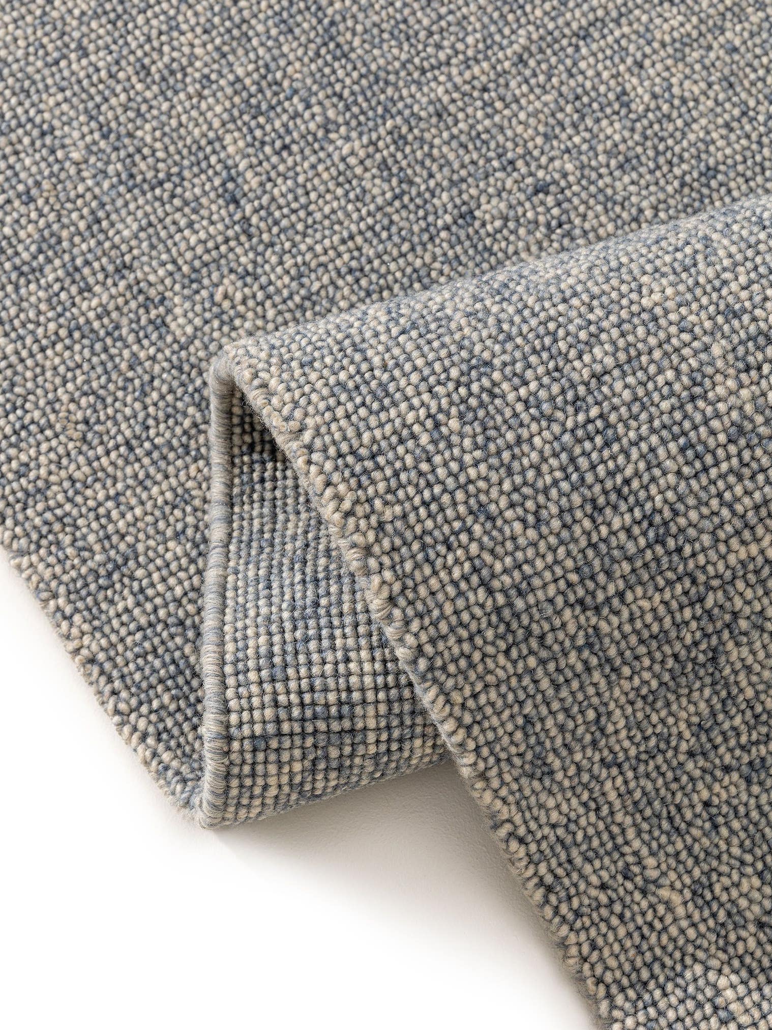 Teppich aus 80% Wolle, 20% Baumwolle in Blau mit 11 bis 20 mm hohem Flor von benuta Pure
