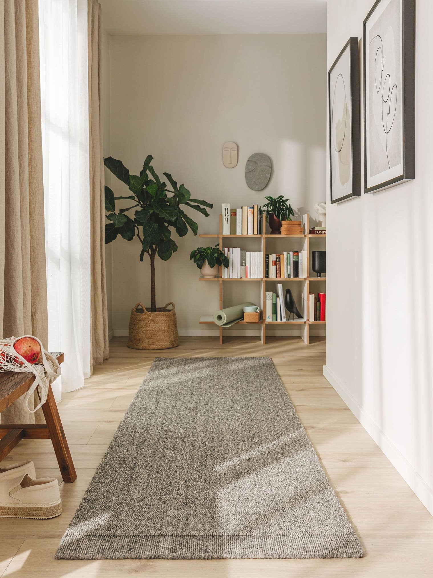 Teppich aus 80% Wolle, 20% Baumwolle in Grau mit 11 bis 20 mm hohem Flor von benuta Pure