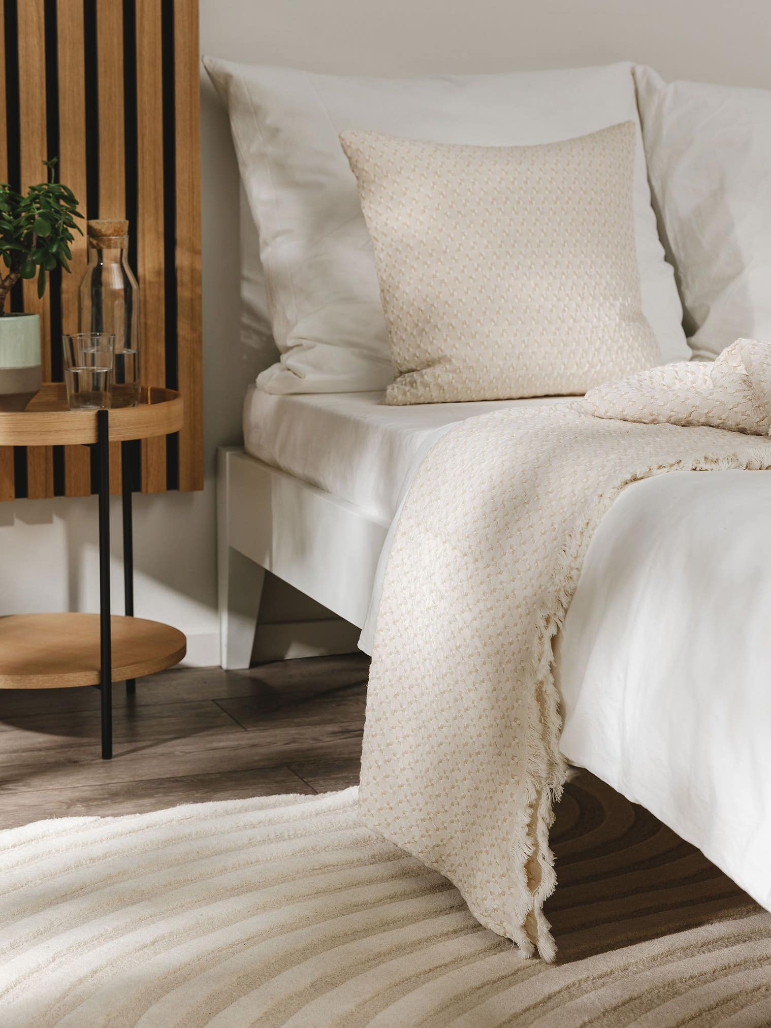 Blanket Vanida Beige in Abstract design made of 50% Wool, 50% Cotton by benuta Pure