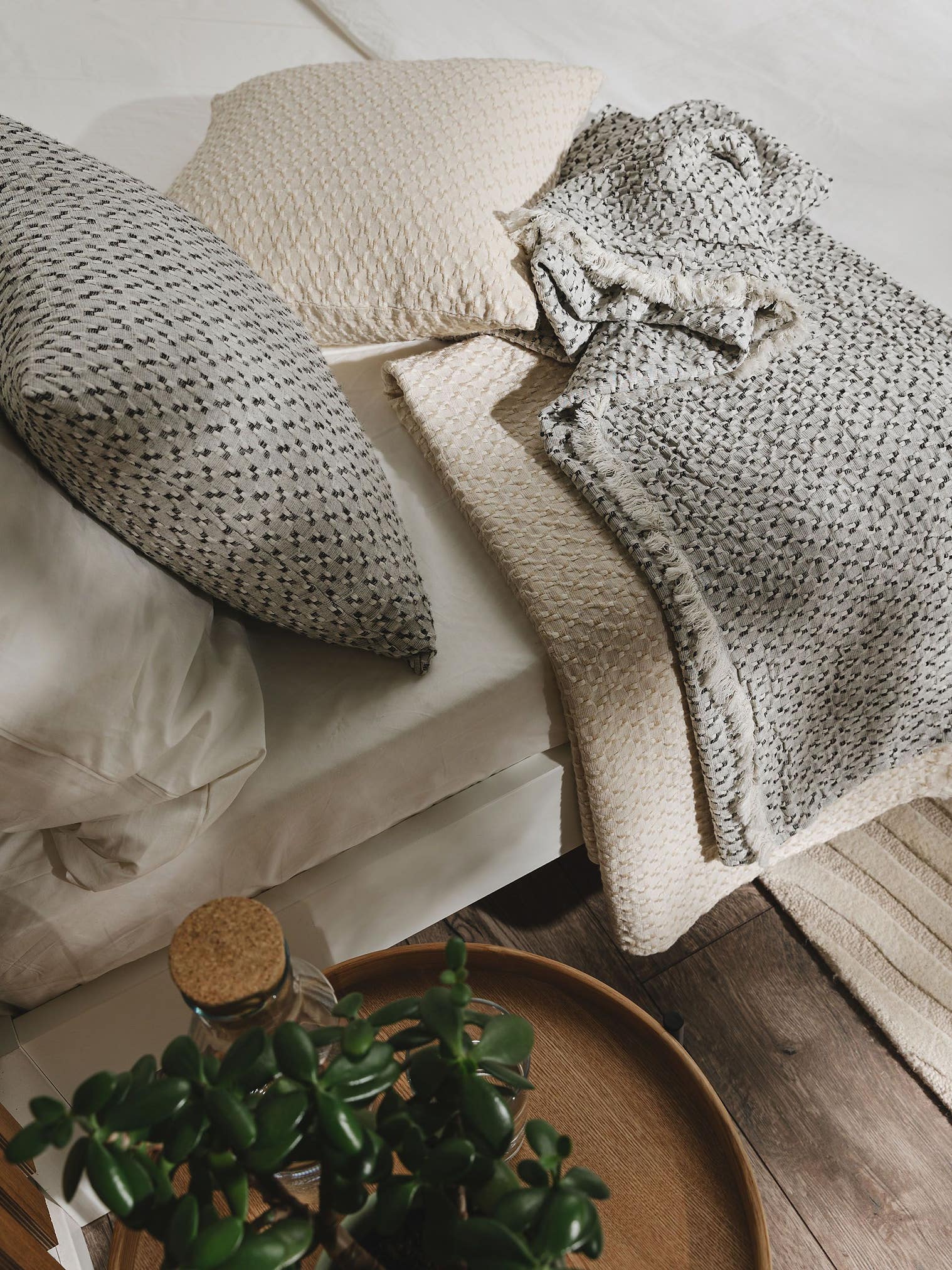 Blanket Vanida Beige in Abstract design made of 50% Wool, 50% Cotton by benuta Pure