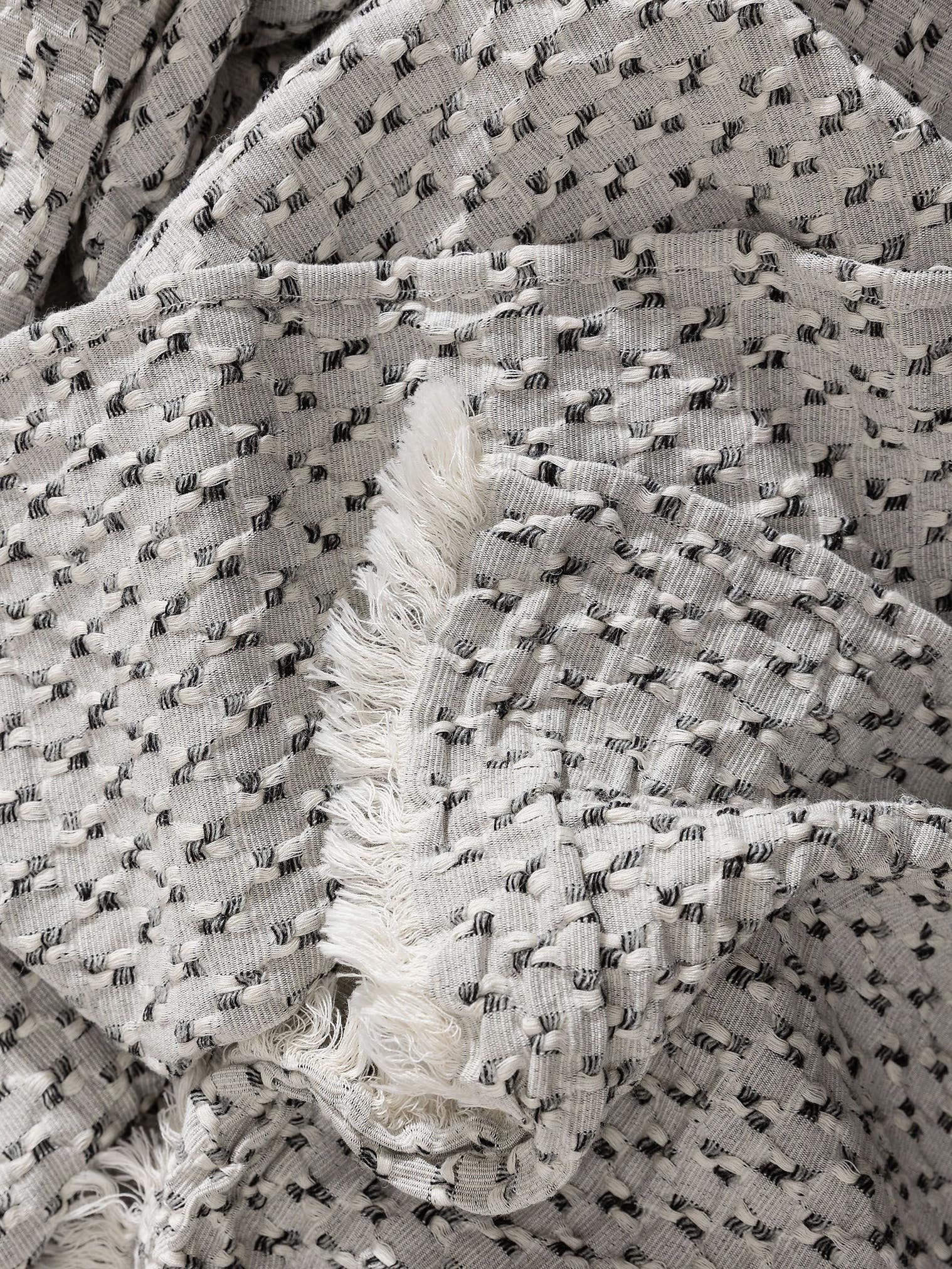 Decke Vanida Grau im Design Abstrakt aus 50% Wolle, 50% Baumwolle von benuta Pure