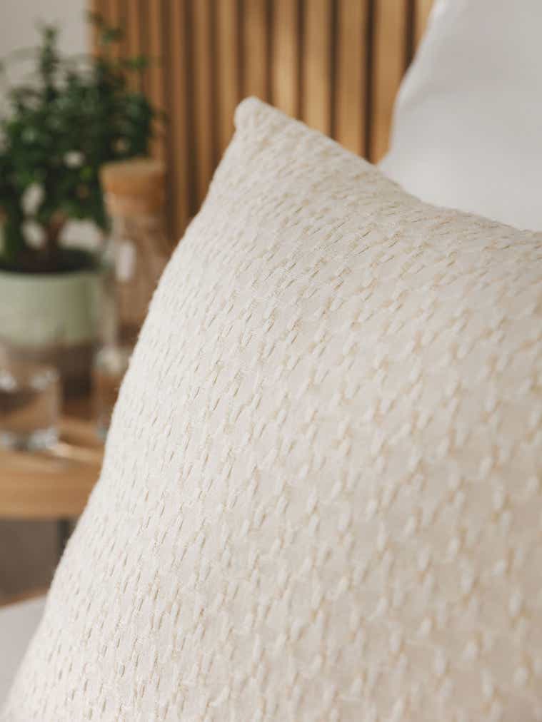 Cushion Cover Vanida Beige in Abstract design made of 50% Wool, 50% Cotton by benuta Pure