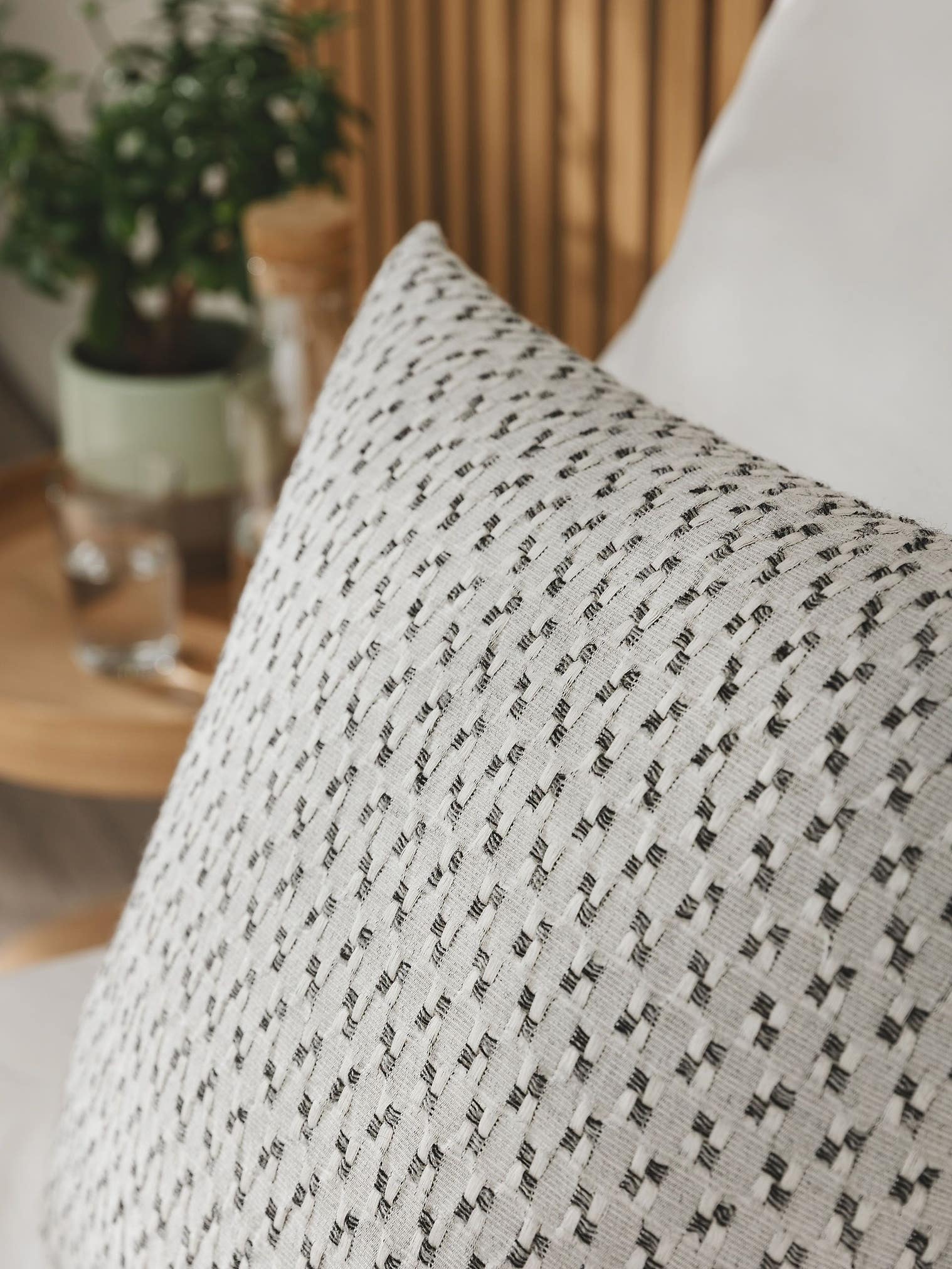 Housse de coussin Vanida Gris en motif Abstract en 50% Laine, 50% Coton de benuta Pure