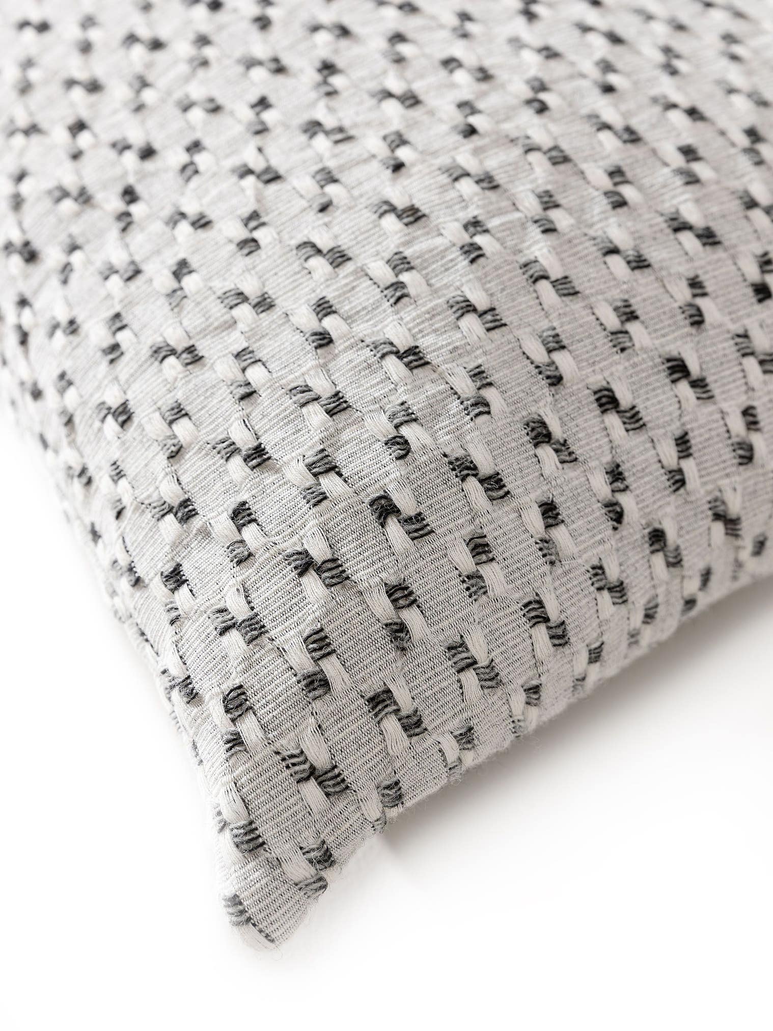 Housse de coussin Vanida Gris en motif Abstract en 50% Laine, 50% Coton de benuta Pure