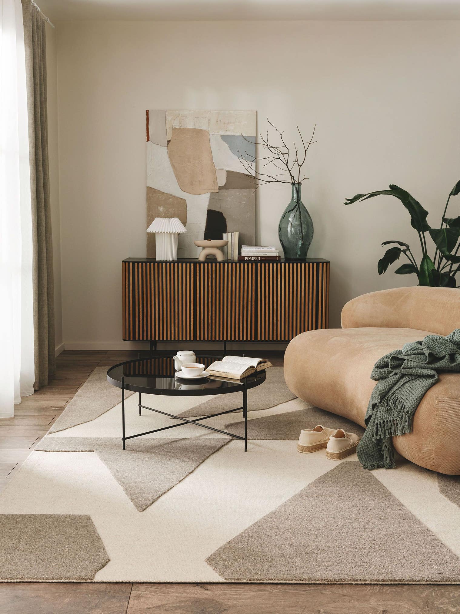 Teppich aus 80% Wolle, 20% Baumwolle in Grau mit 11 bis 20 mm hohem Flor von benuta Pure