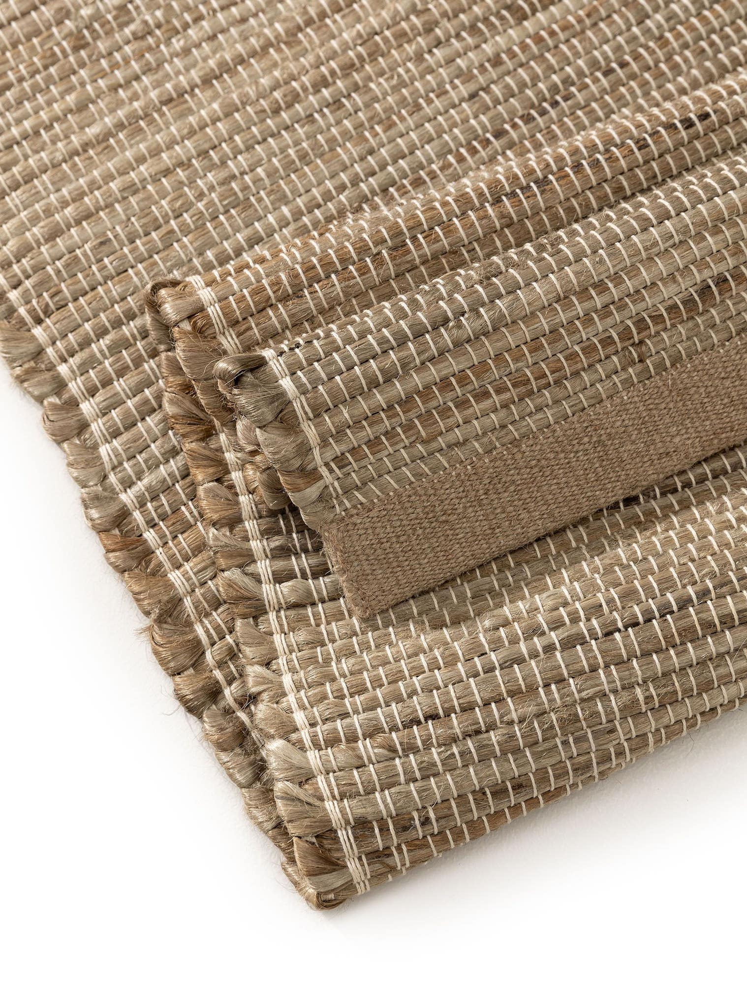 Matto 85% juuttia, 15% puuvillaaa värissä Beige enintään 5 mm korkealla nukalla merkiltä benuta Pop